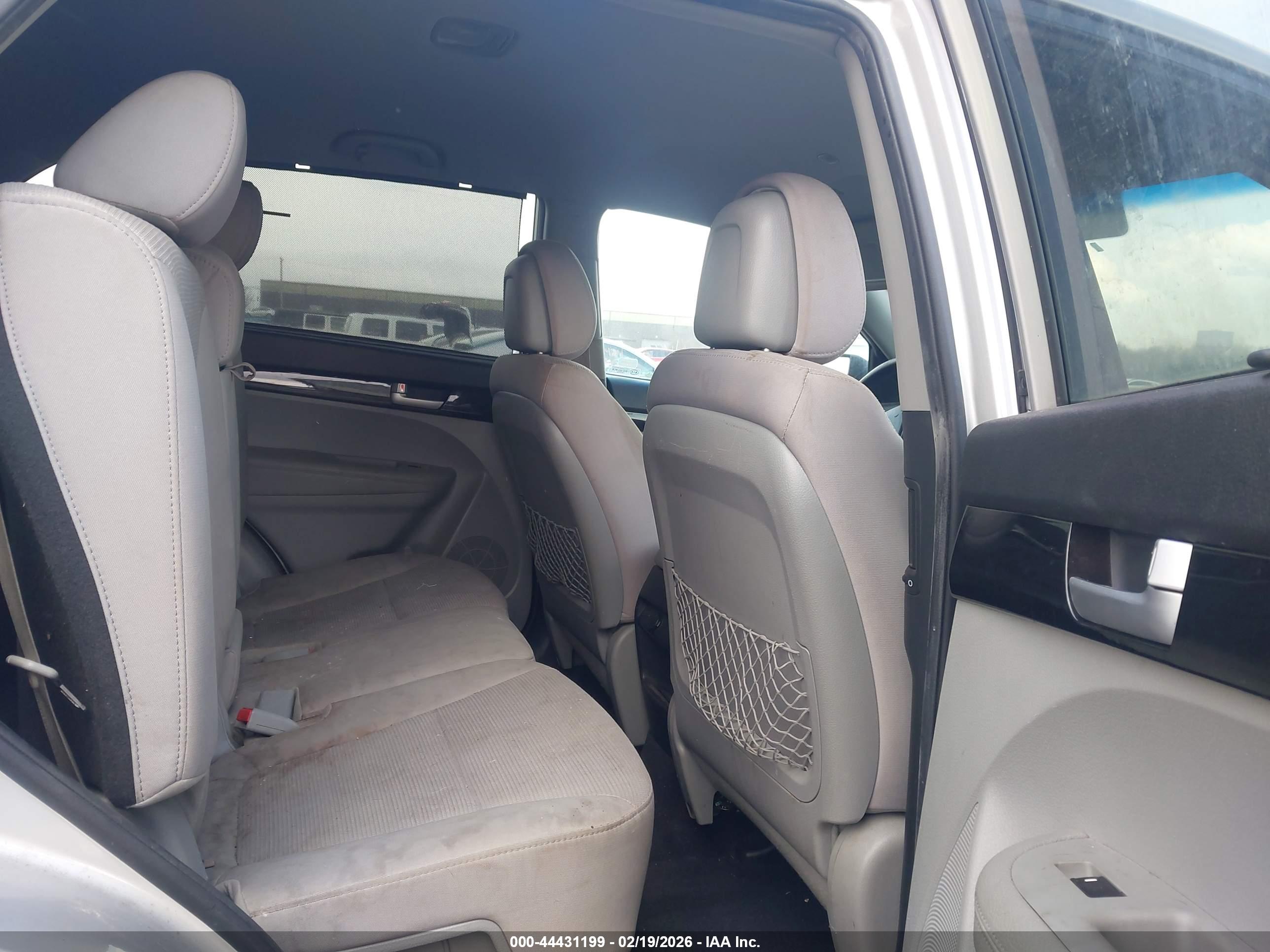 KIA SORENTO image 8