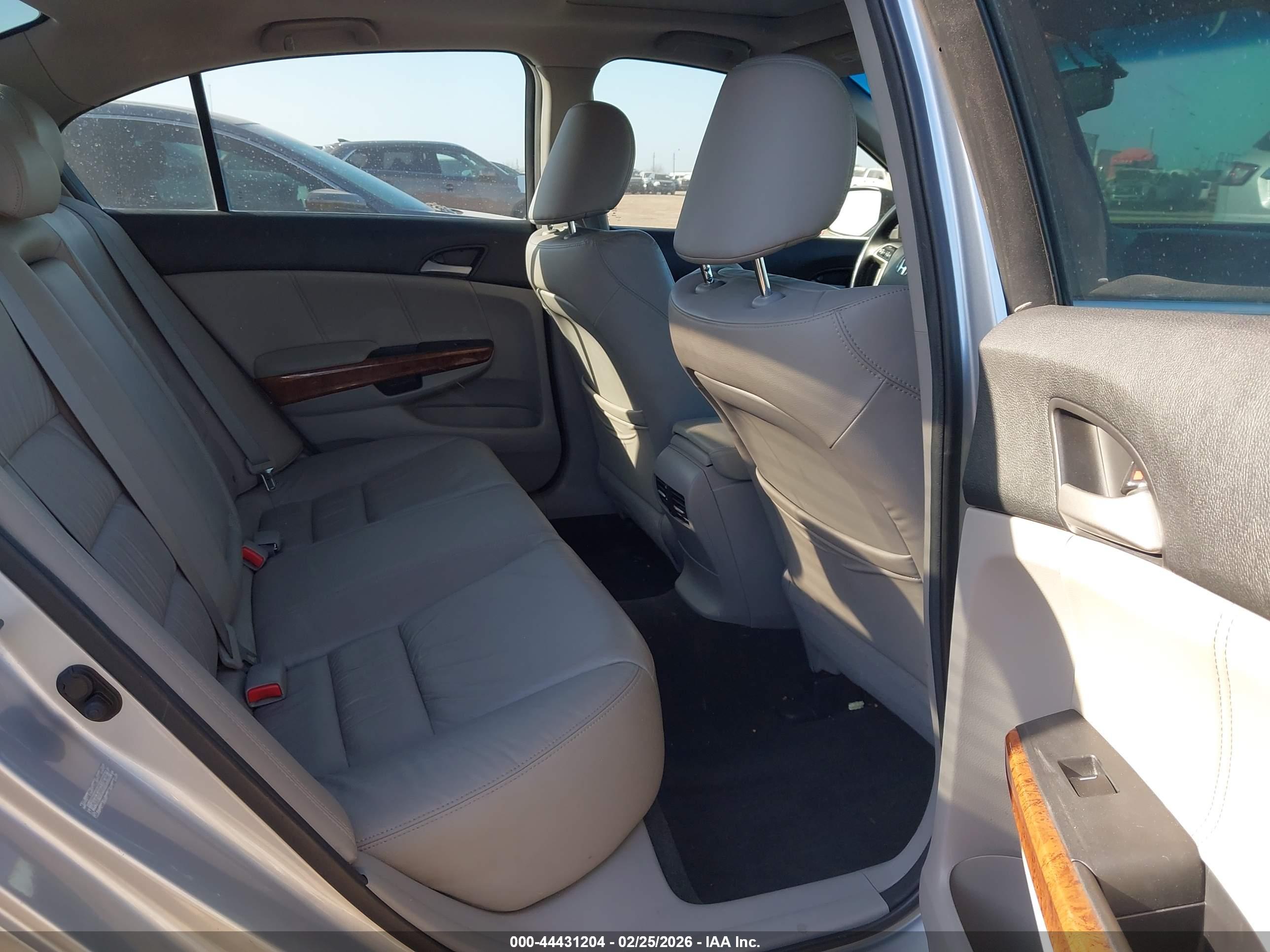HONDA ACCORD image 8