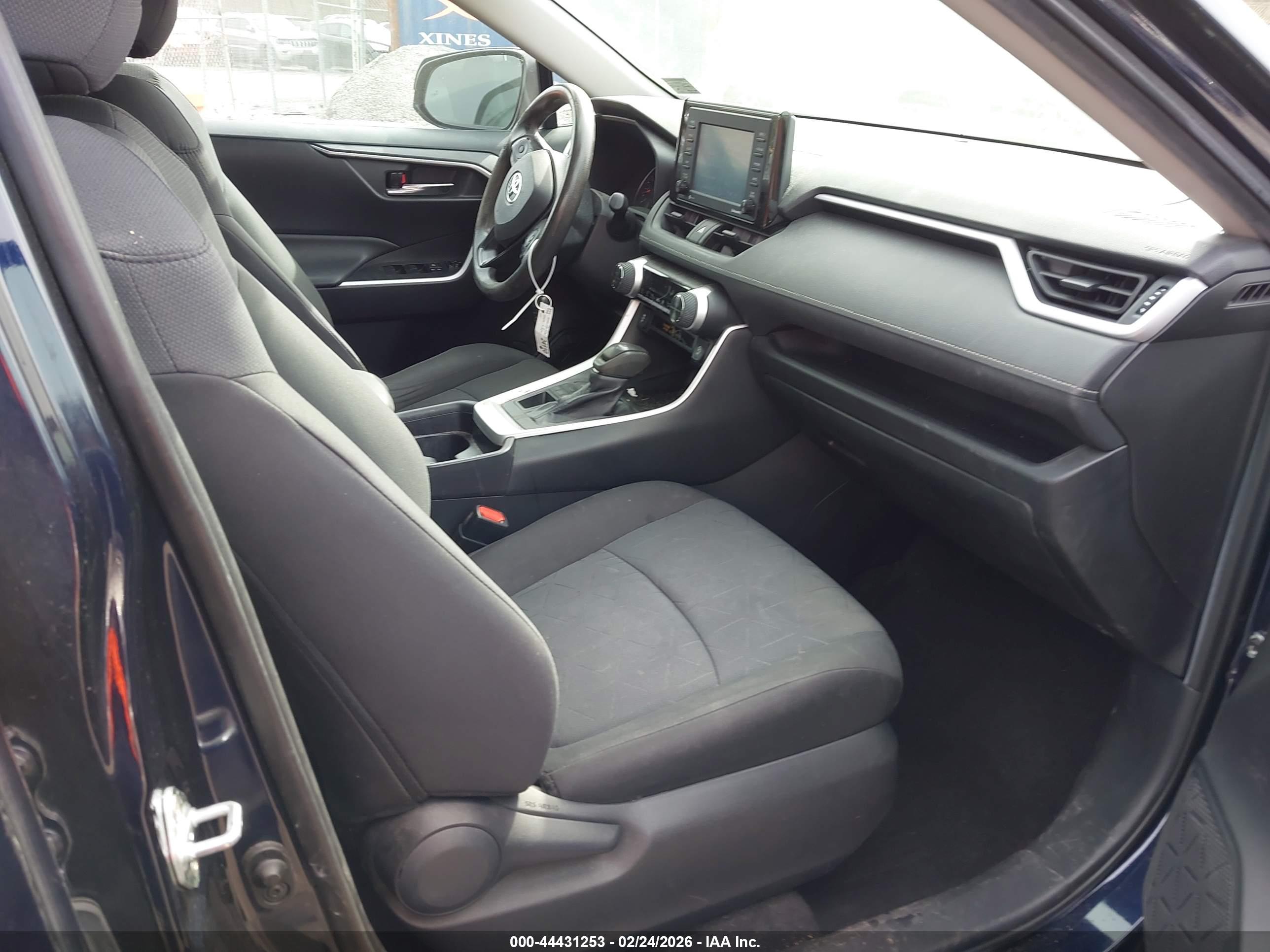 TOYOTA RAV4 image 5