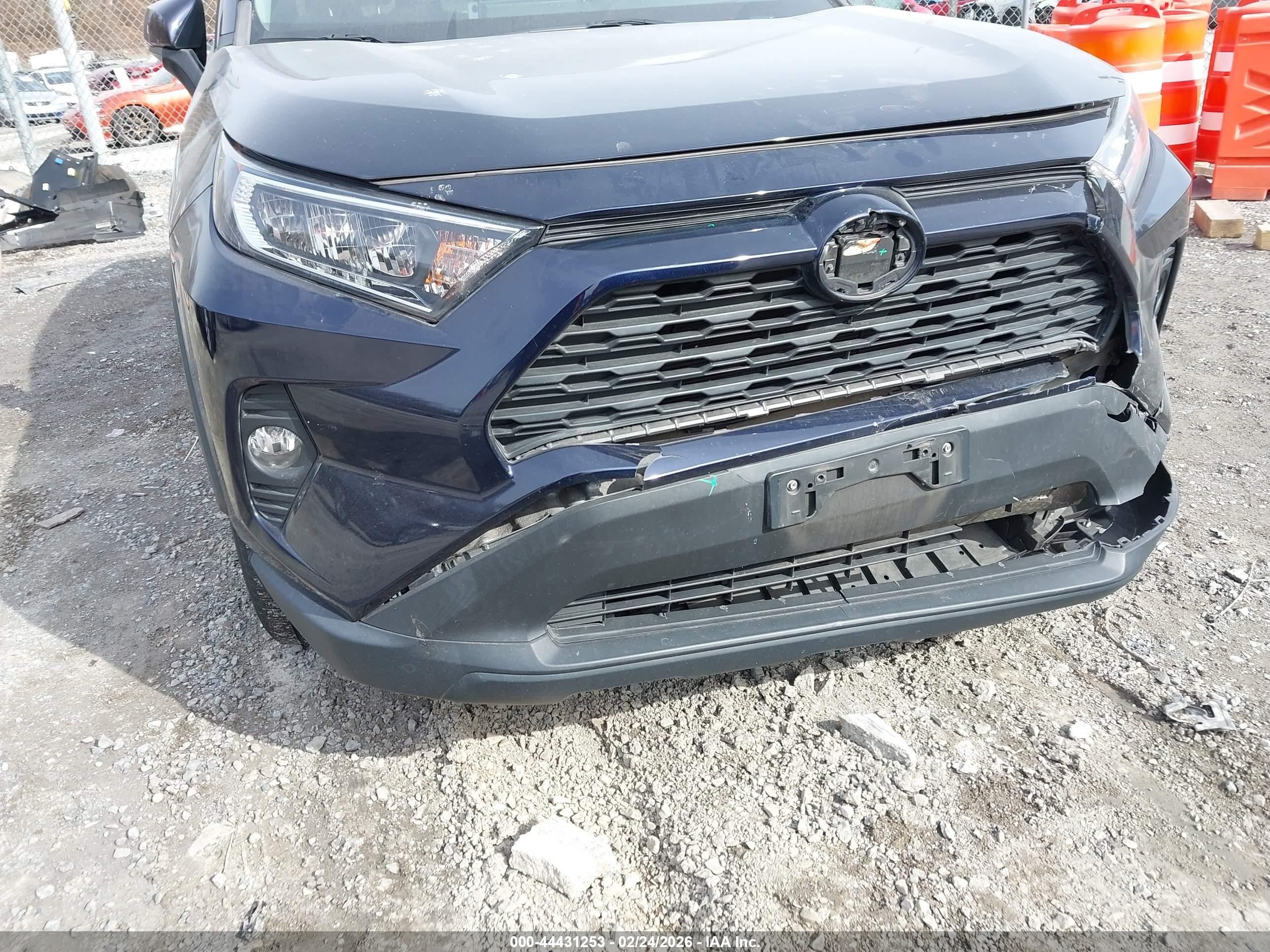 TOYOTA RAV4 image 6