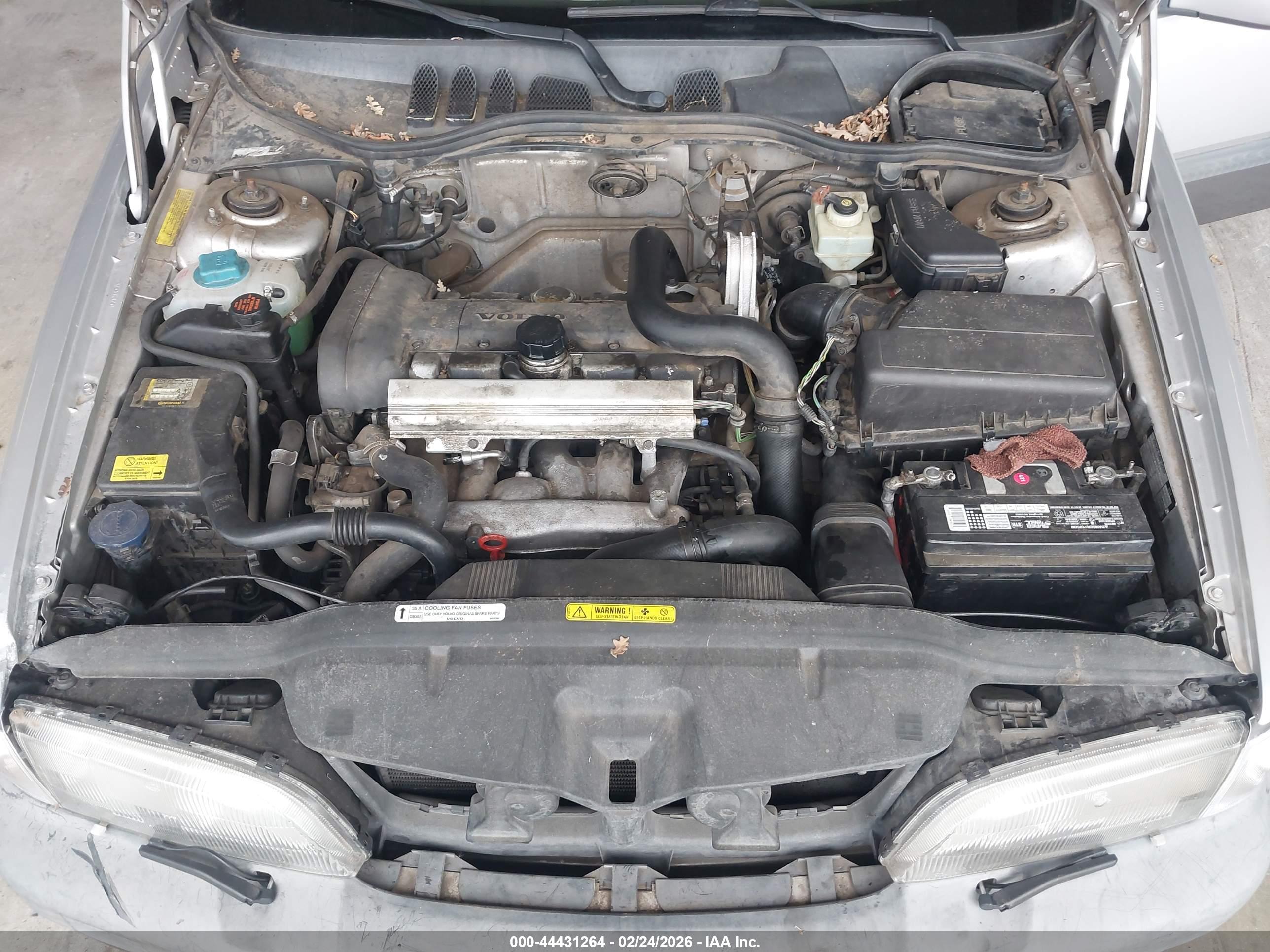 VOLVO V70 image 10
