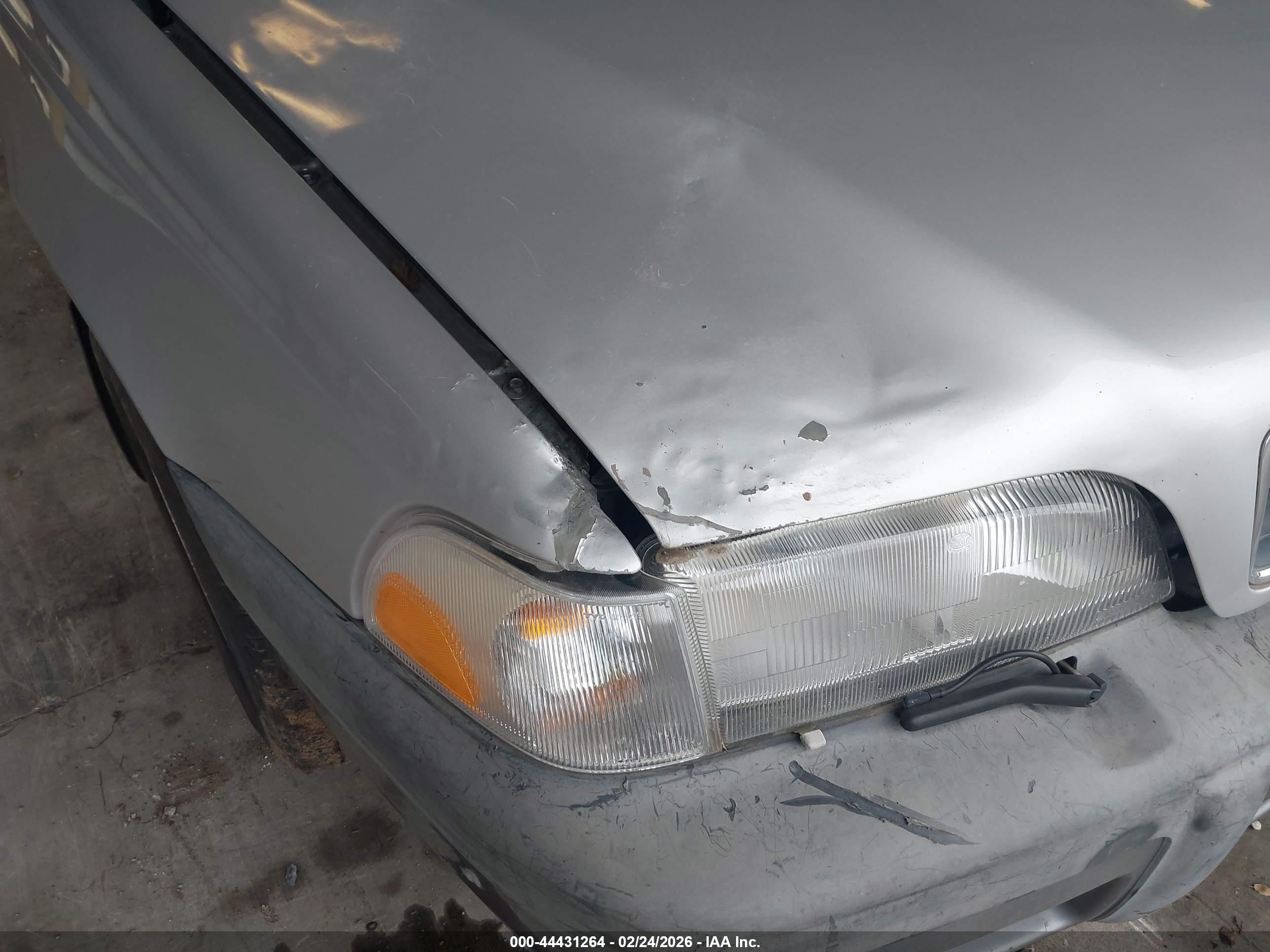 VOLVO V70 image 6