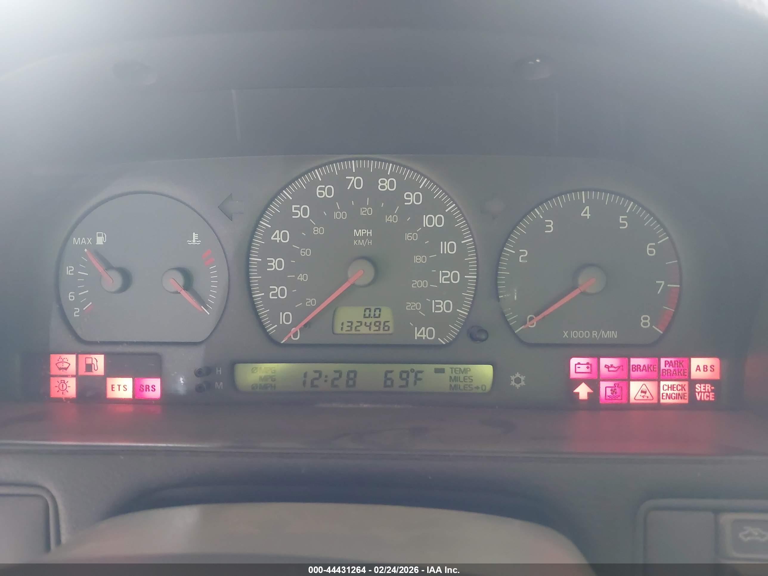 VOLVO V70 image 7