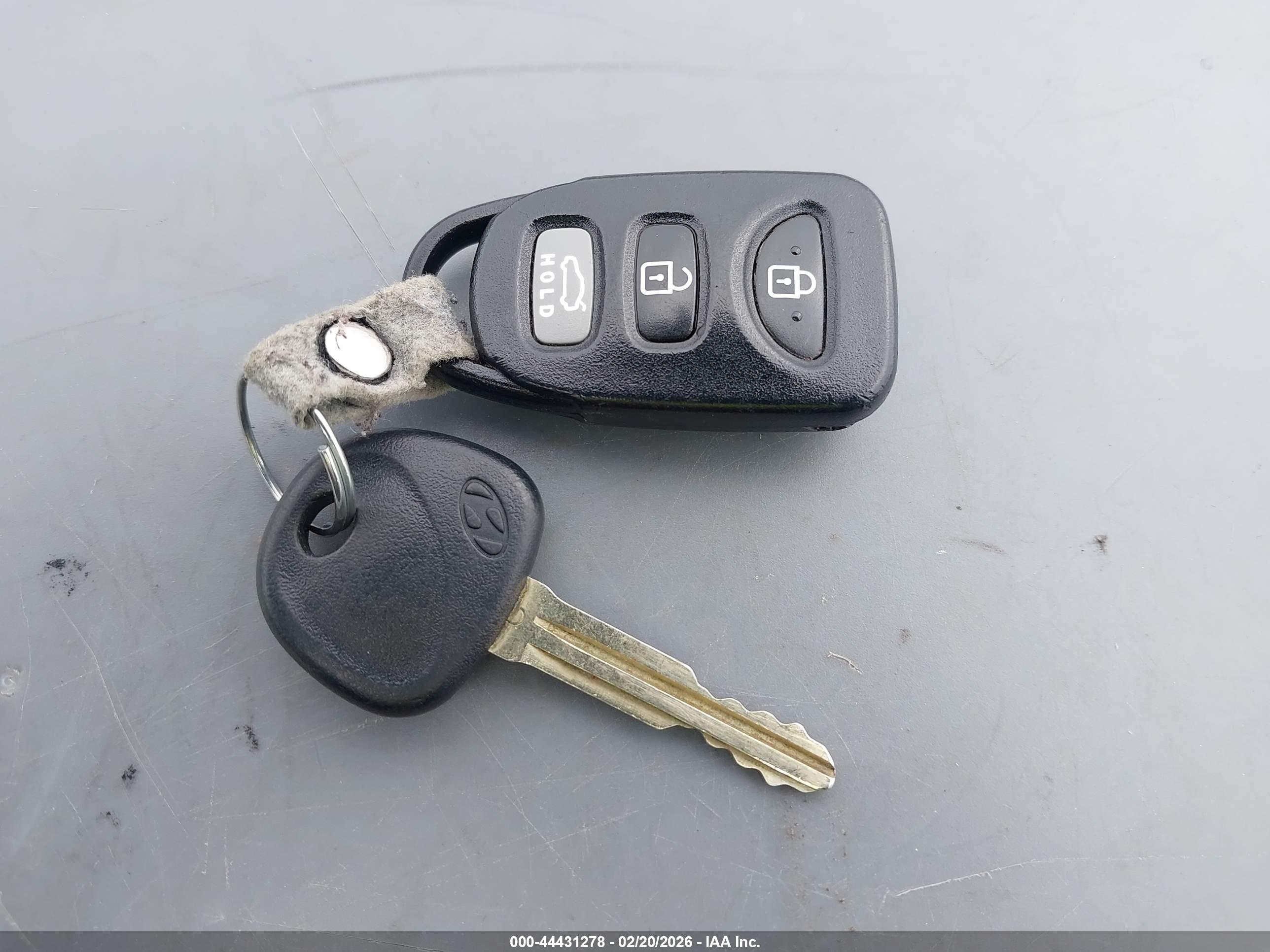 HYUNDAI ELANTRA image 11