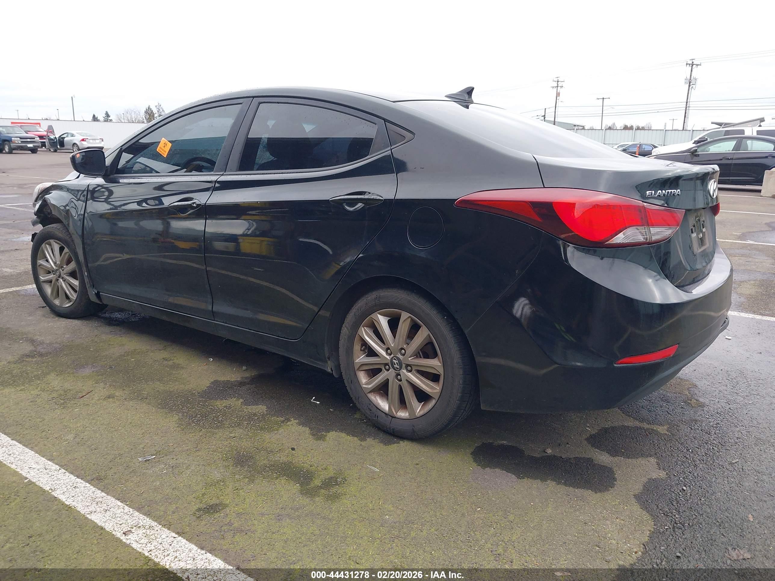 HYUNDAI ELANTRA image 3