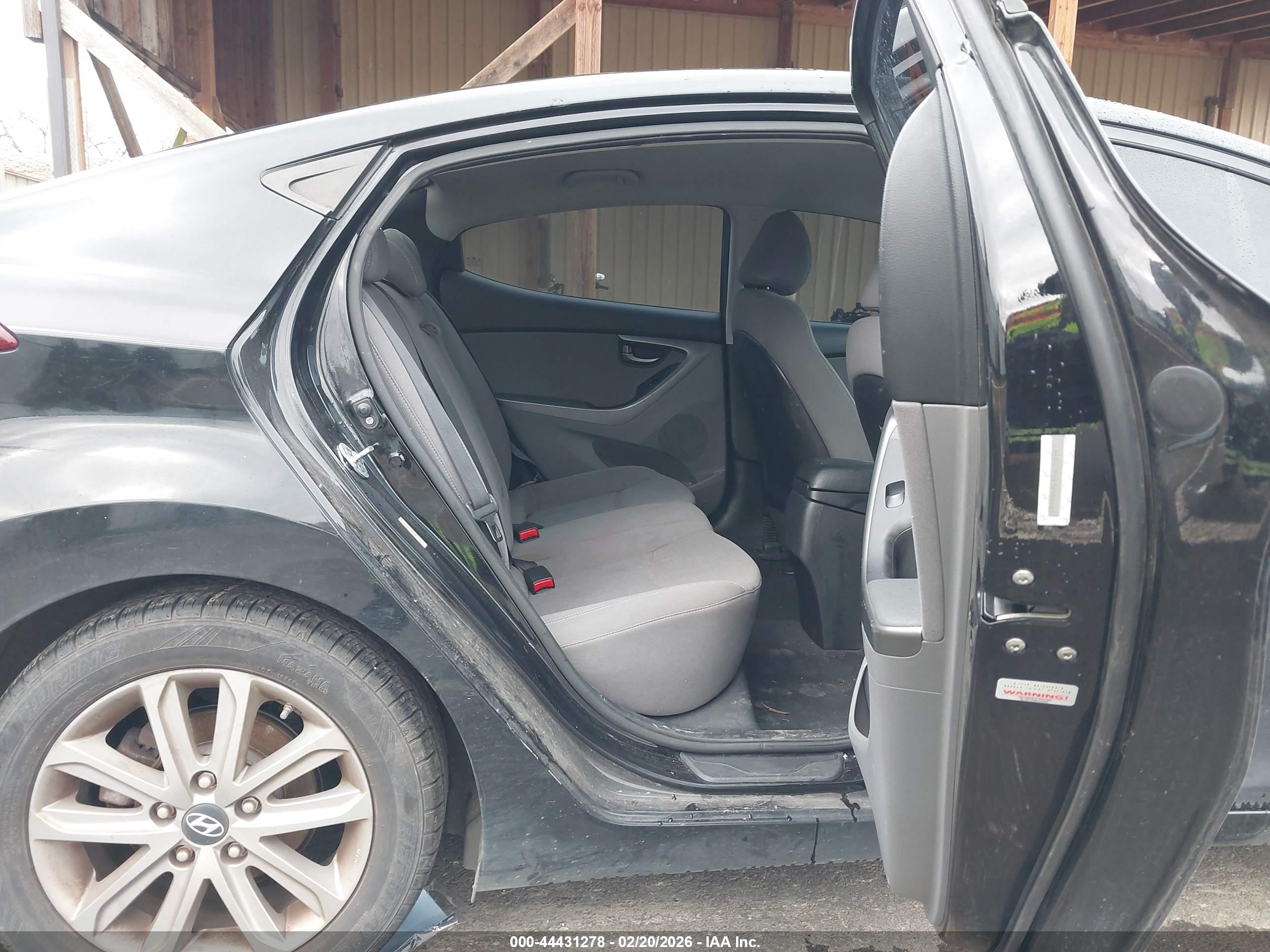HYUNDAI ELANTRA image 8