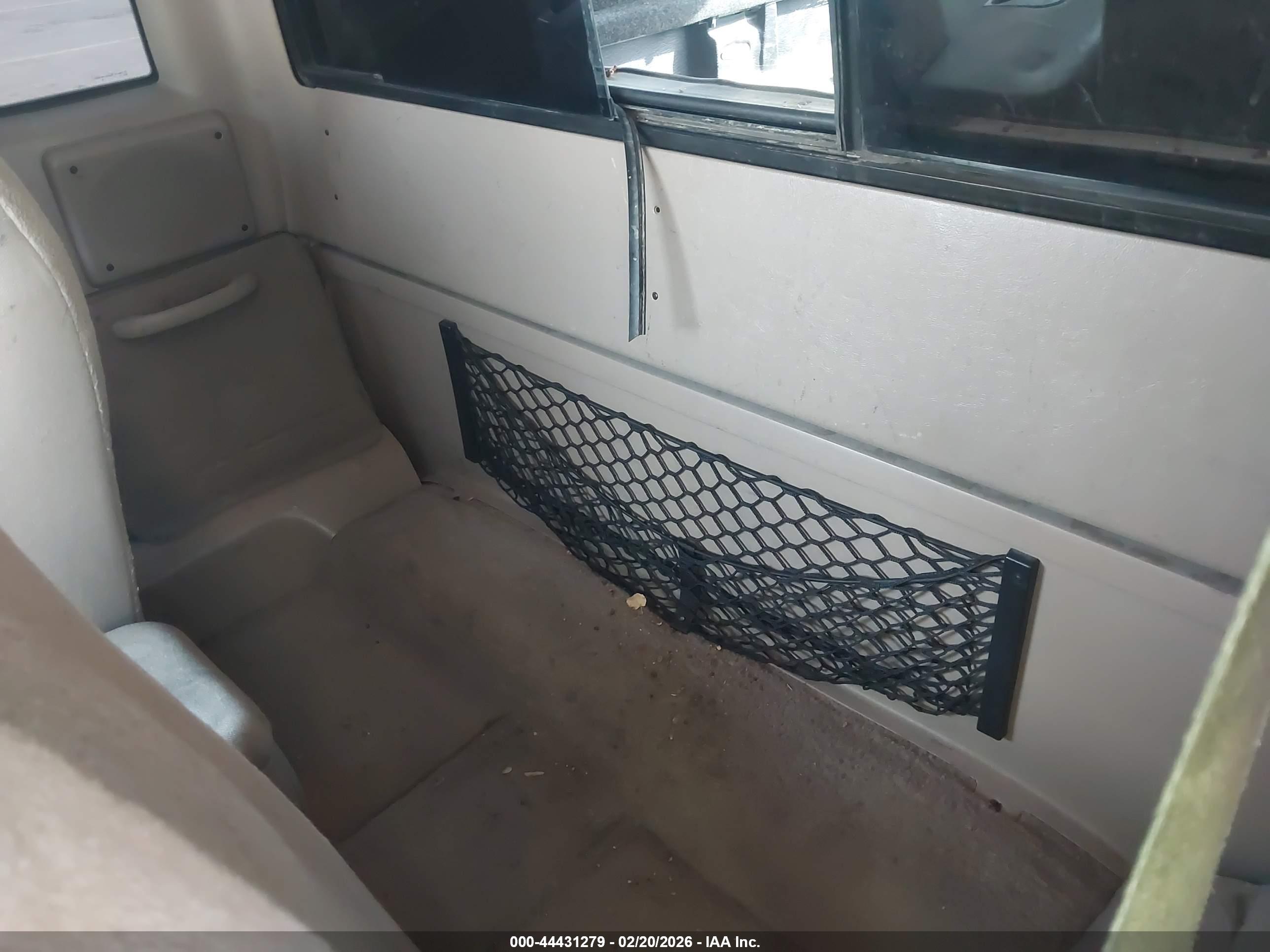 MAZDA B3000 image 8