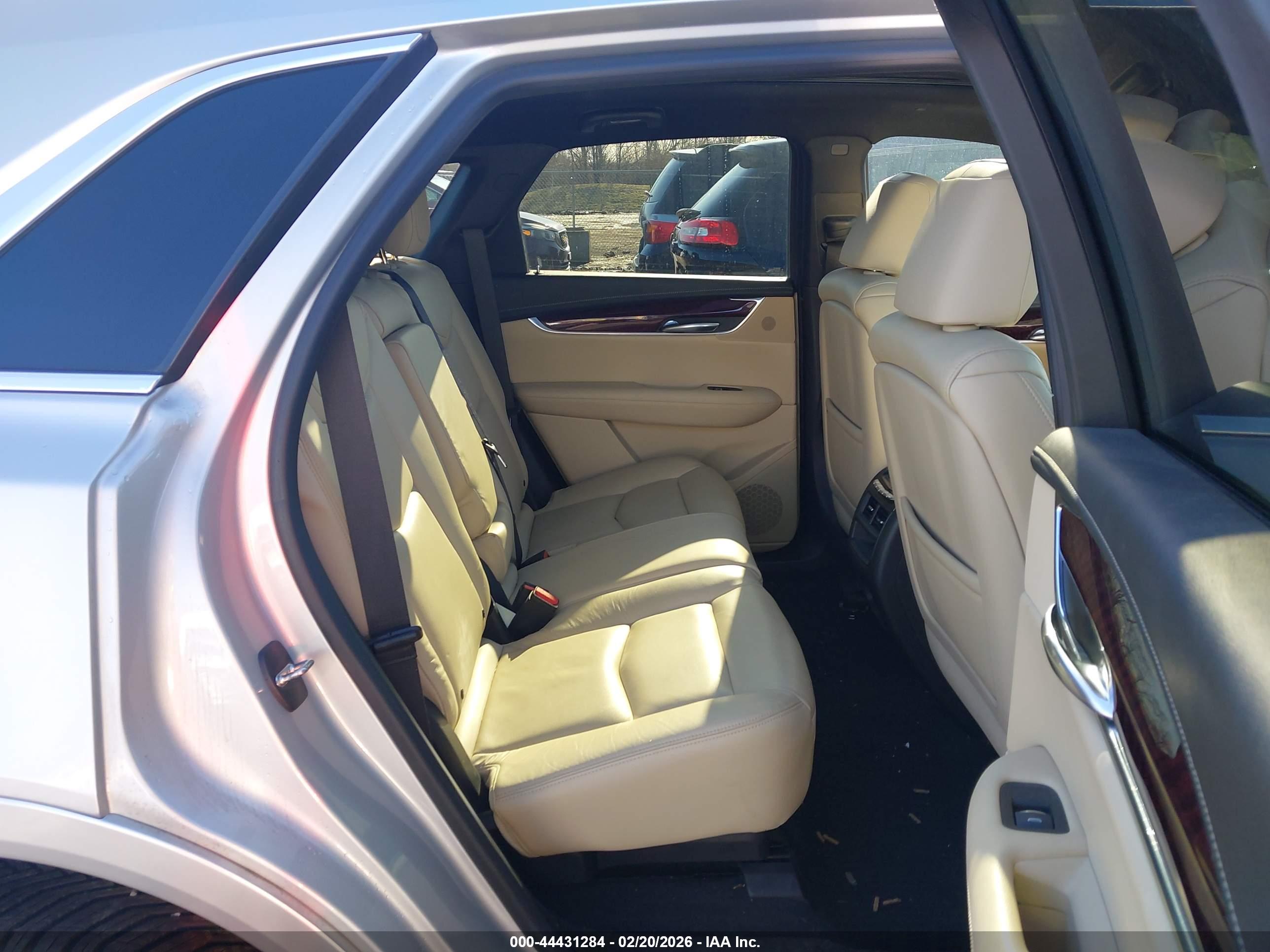 CADILLAC XT5 image 8
