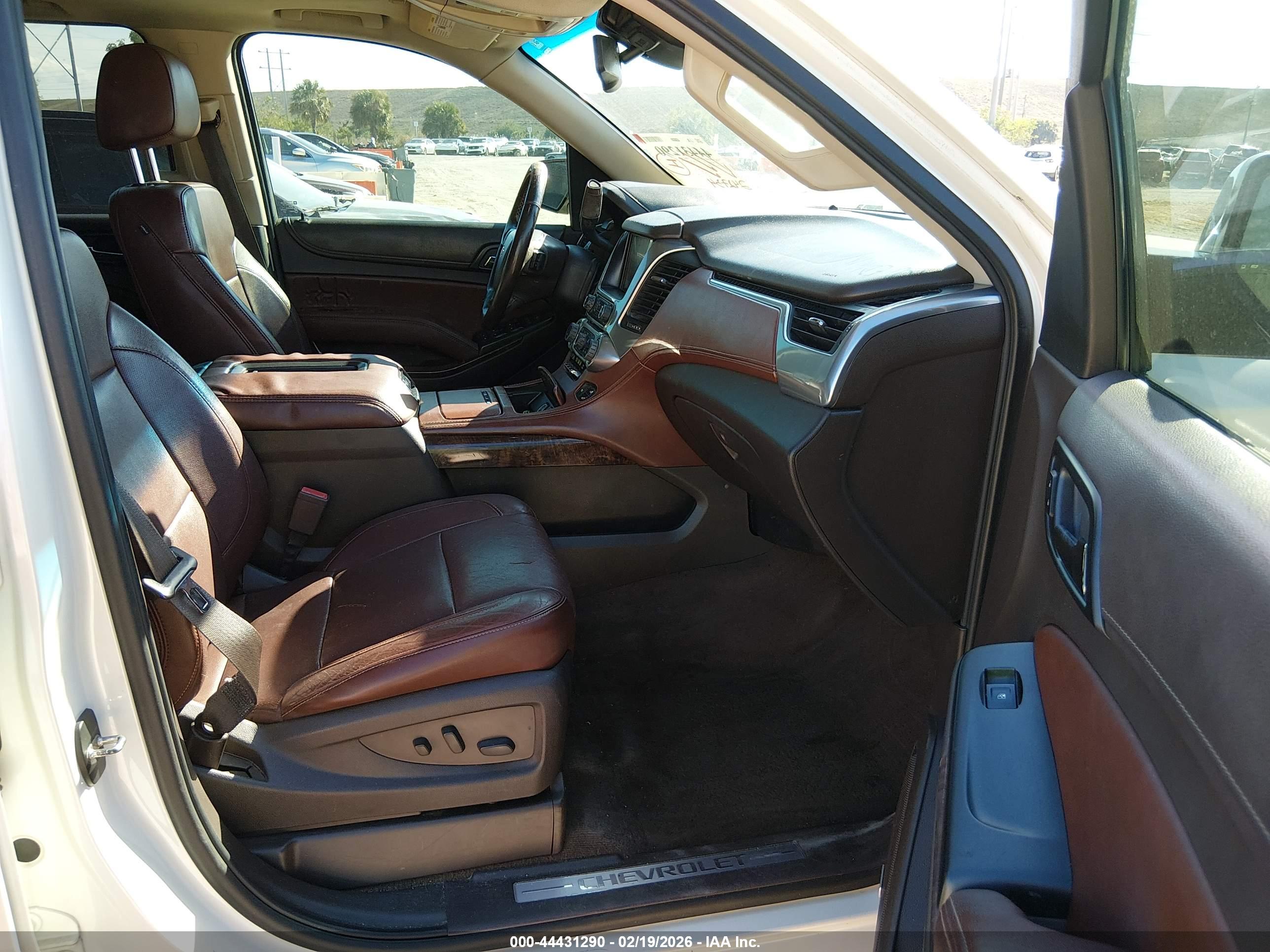 CHEVROLET SUBURBAN image 5