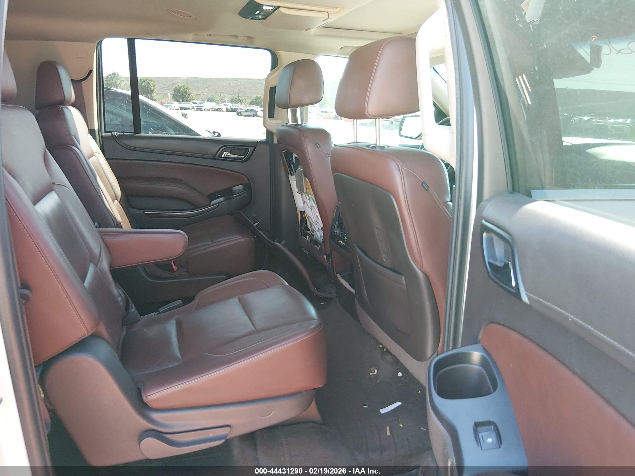 CHEVROLET SUBURBAN image 8