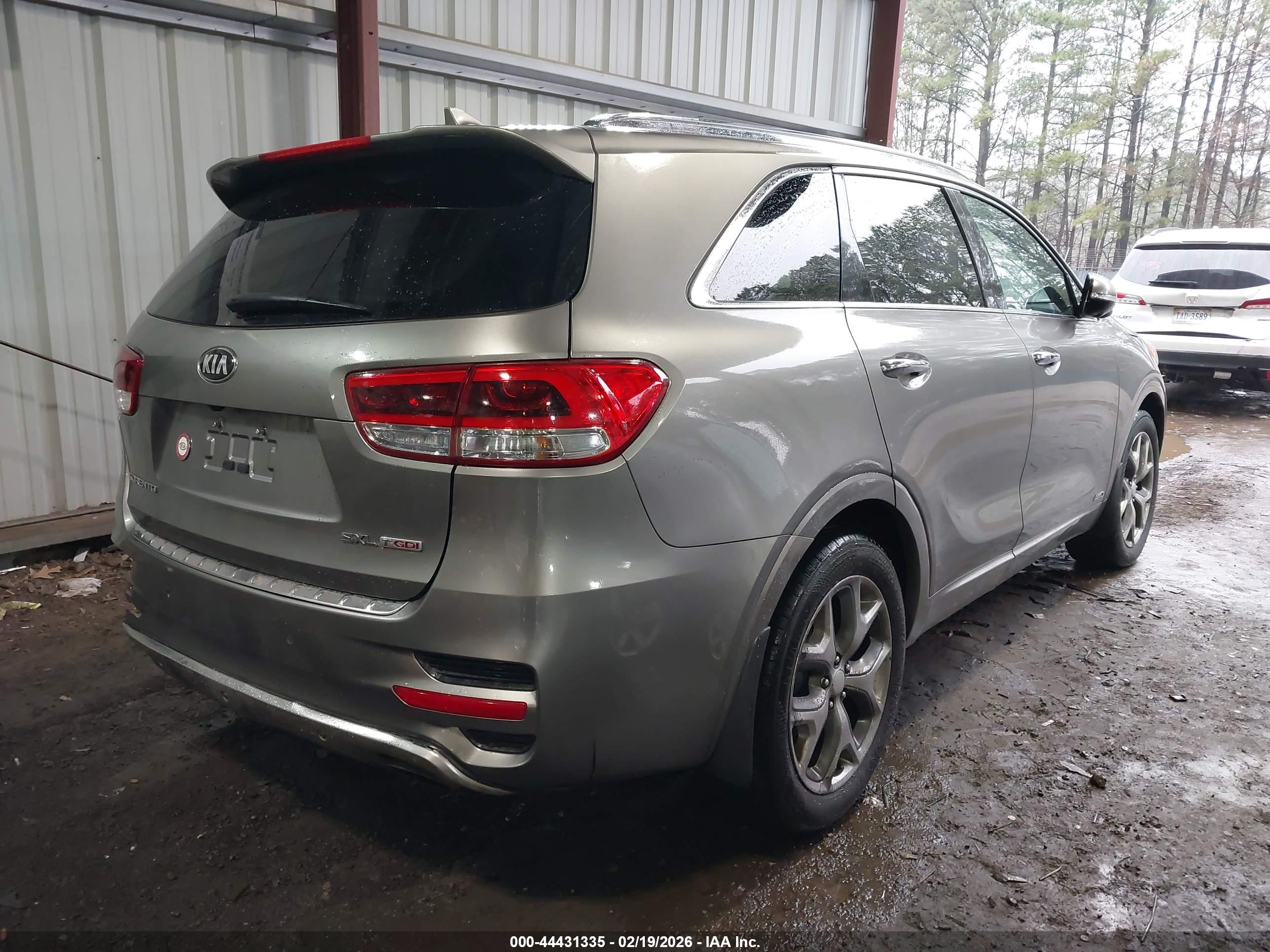KIA SORENTO image 4