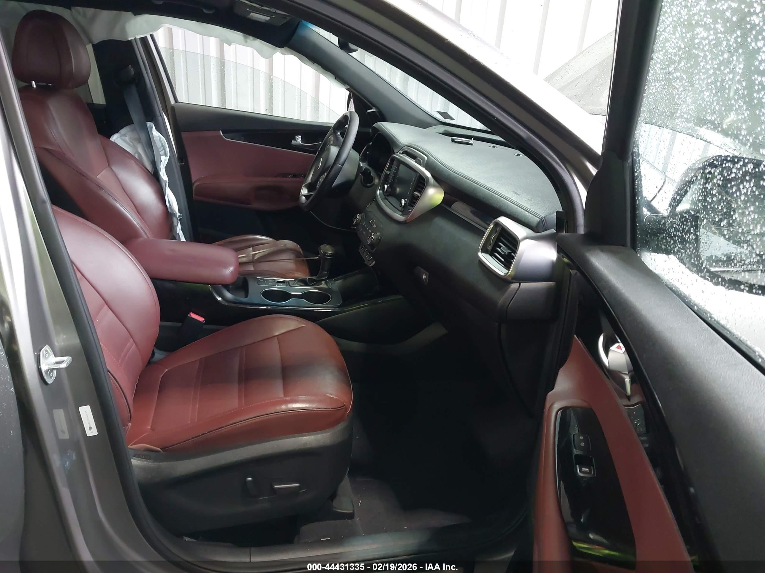 KIA SORENTO image 5