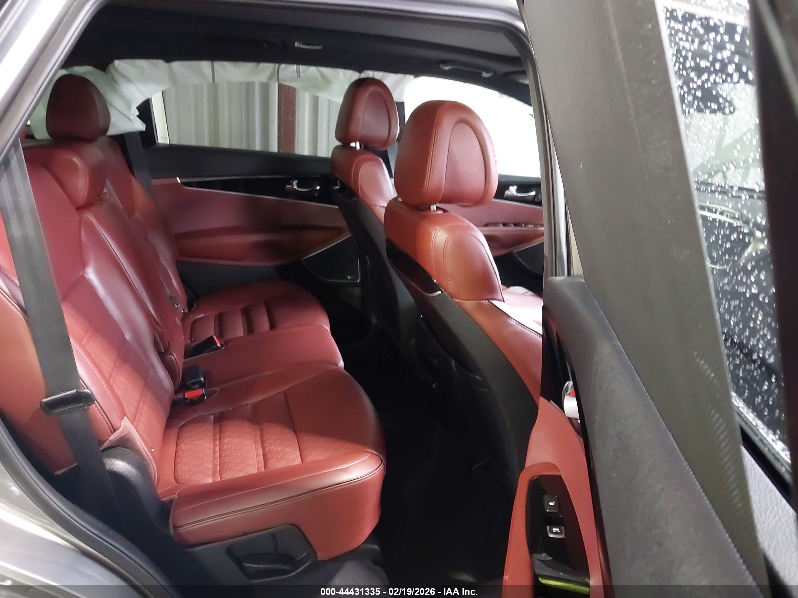 KIA SORENTO image 8