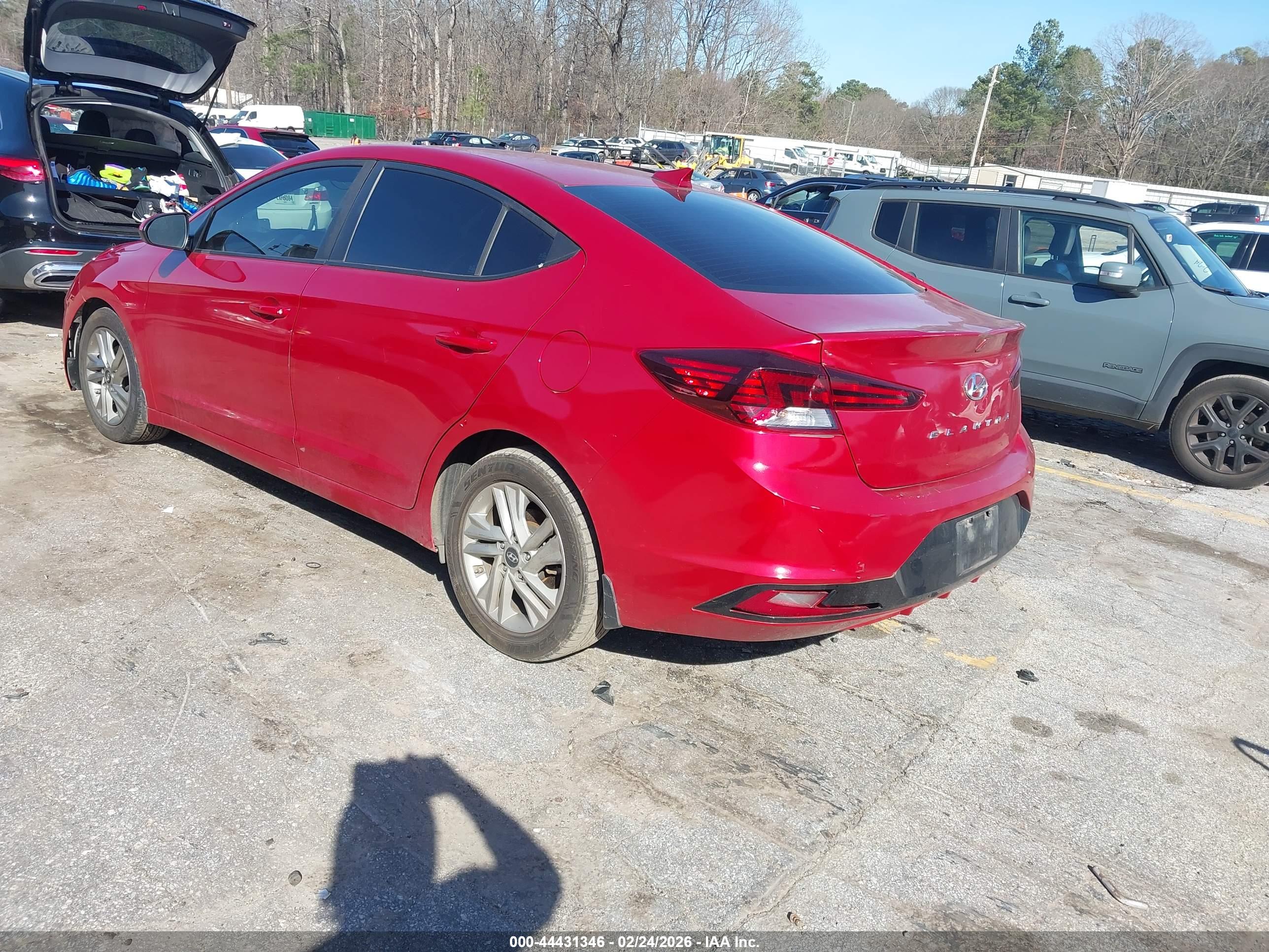 HYUNDAI ELANTRA image 3