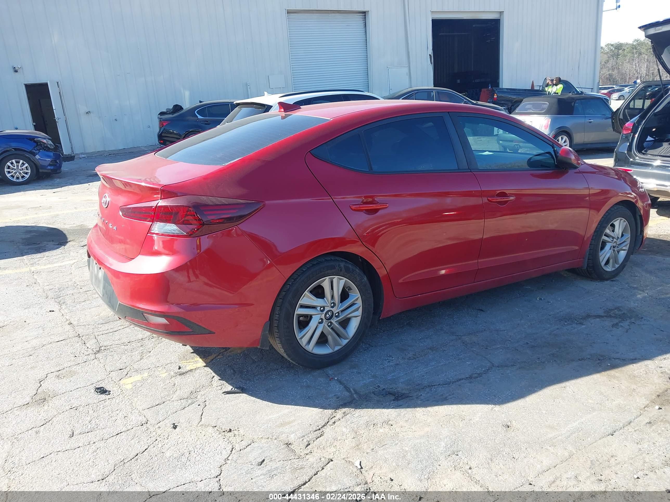 HYUNDAI ELANTRA image 4