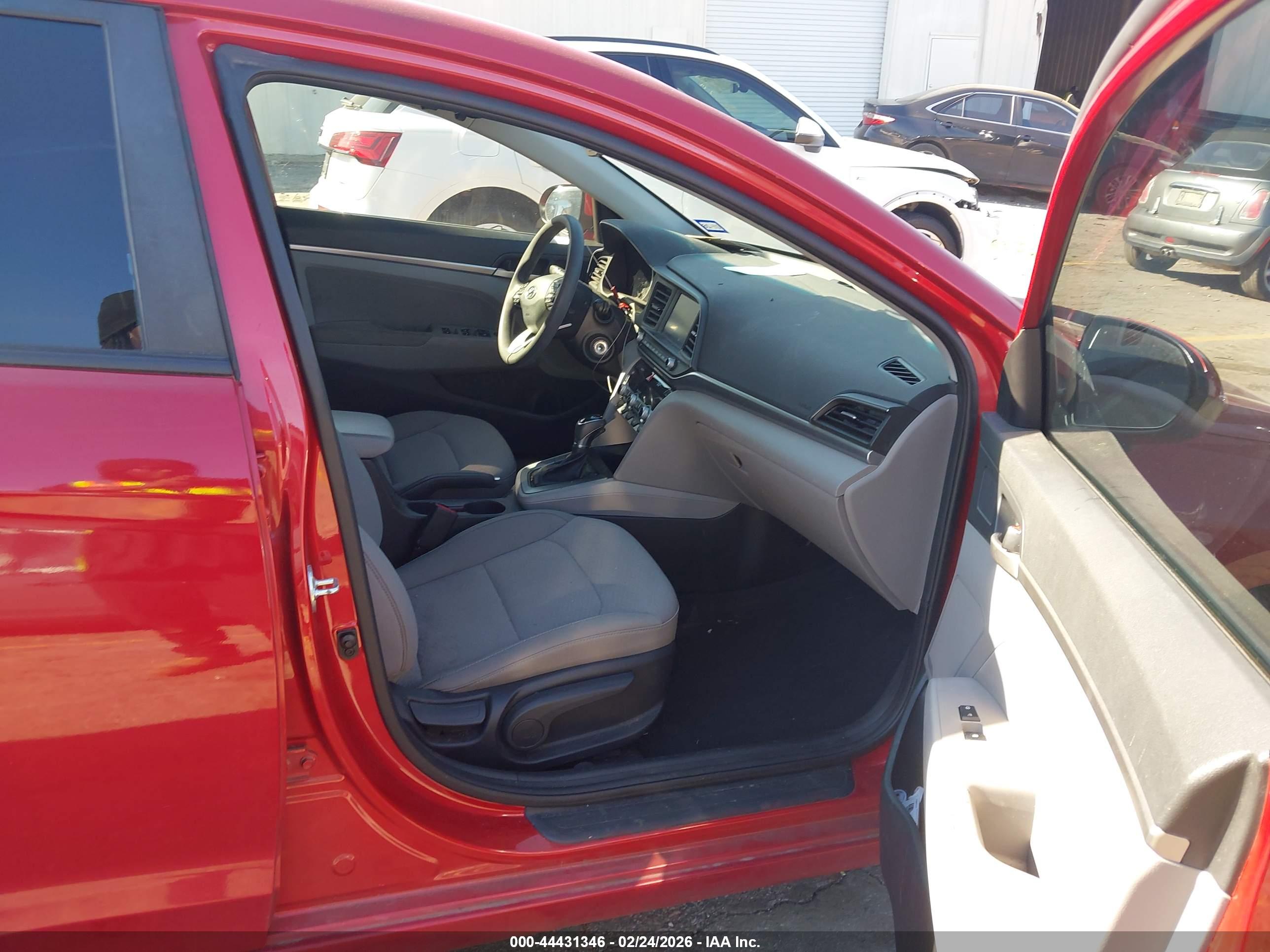 HYUNDAI ELANTRA image 5