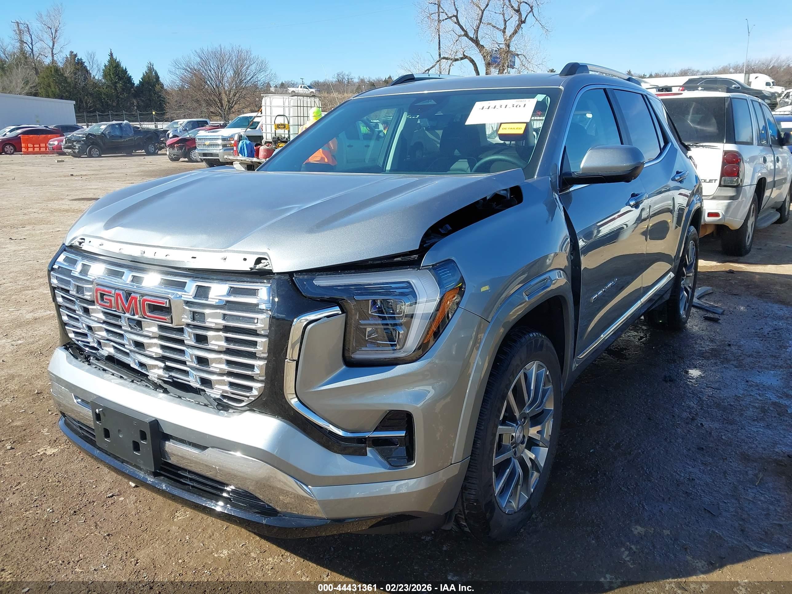 GMC TERRAIN image 2