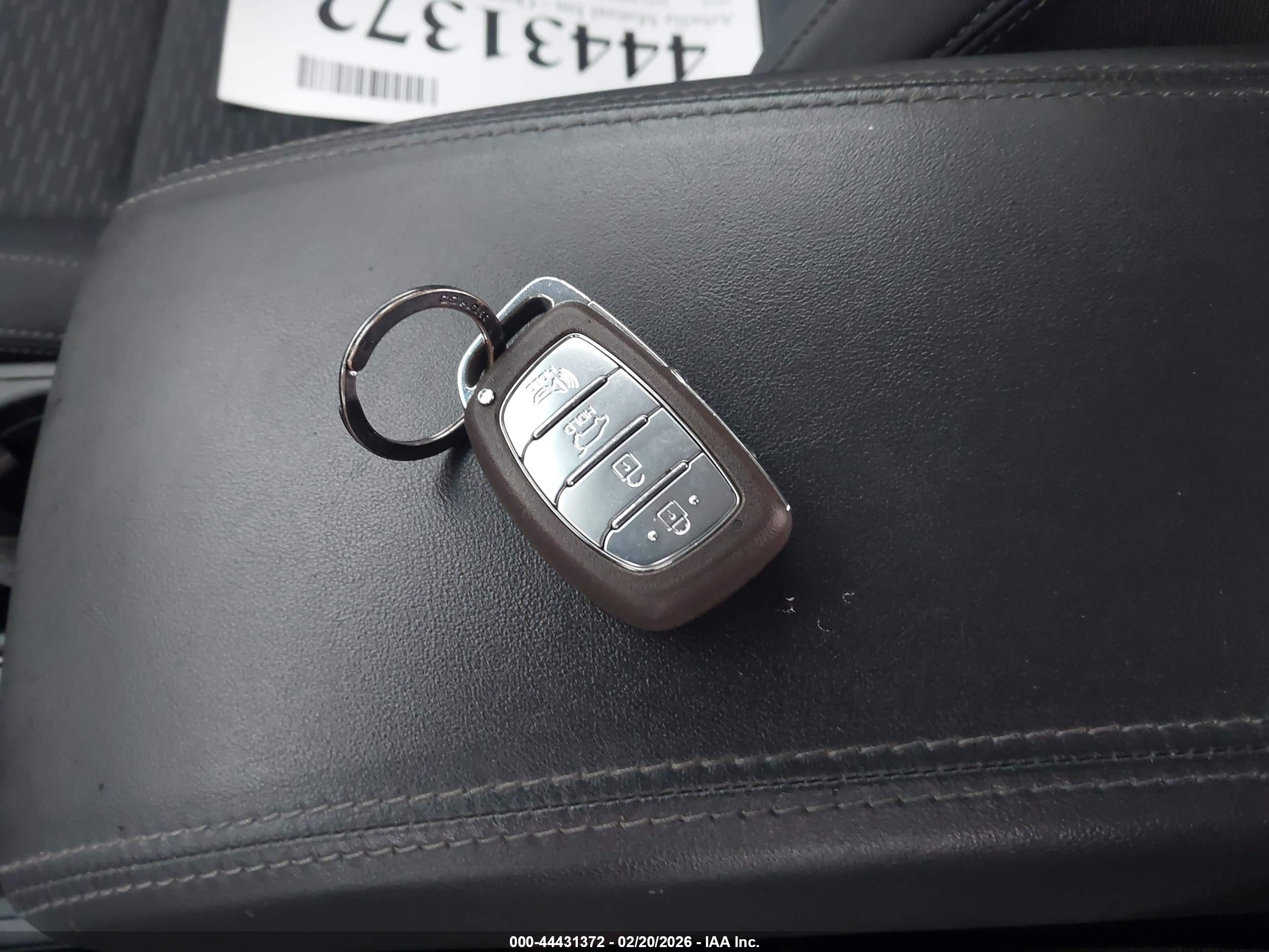 HYUNDAI TUCSON image 11