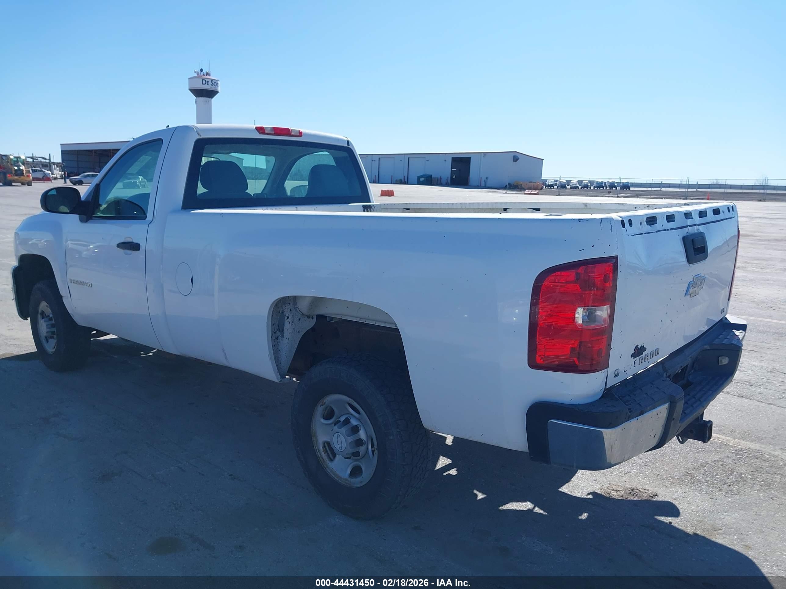CHEVROLET SILVERADO image 3