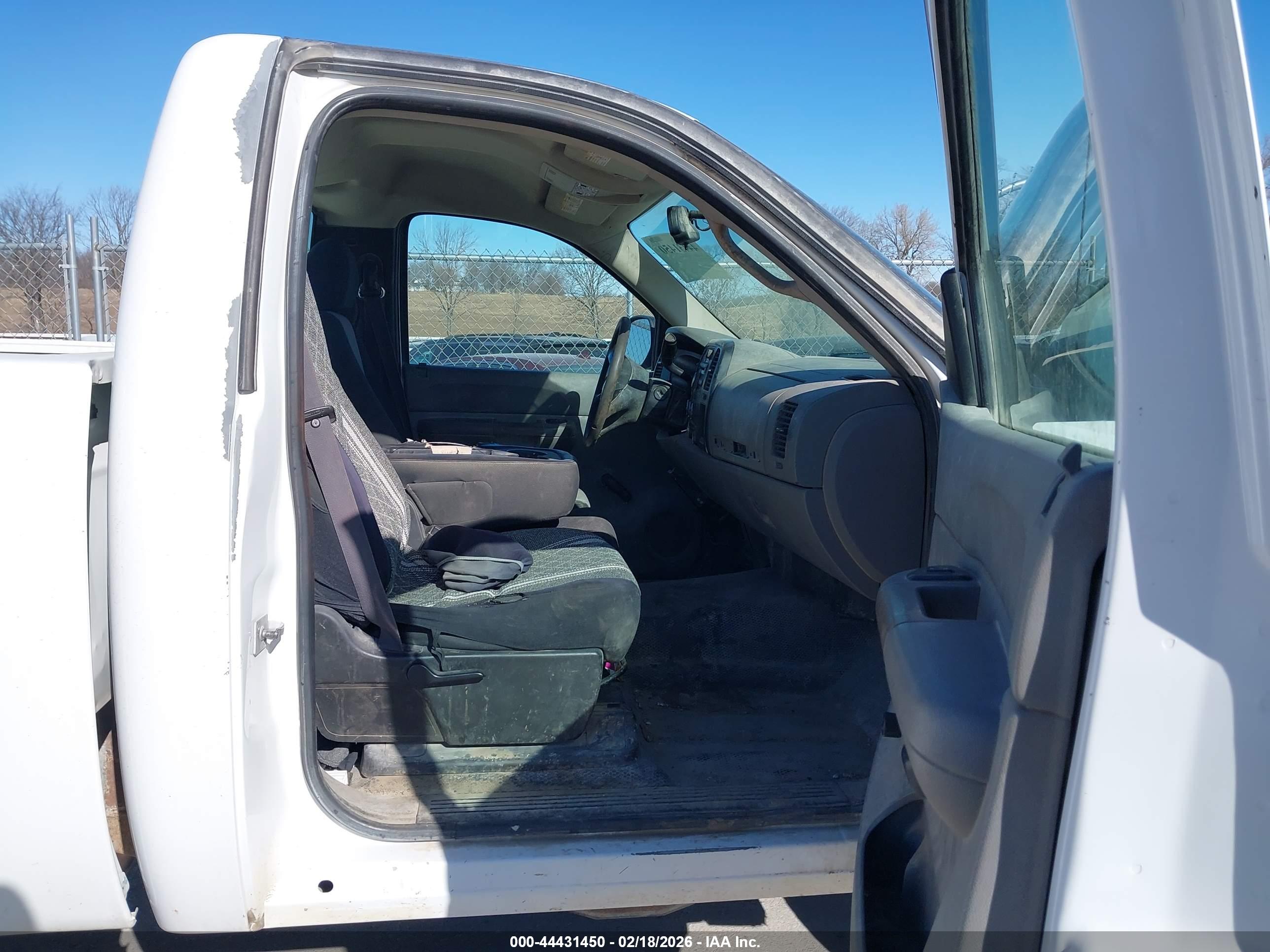 CHEVROLET SILVERADO image 5