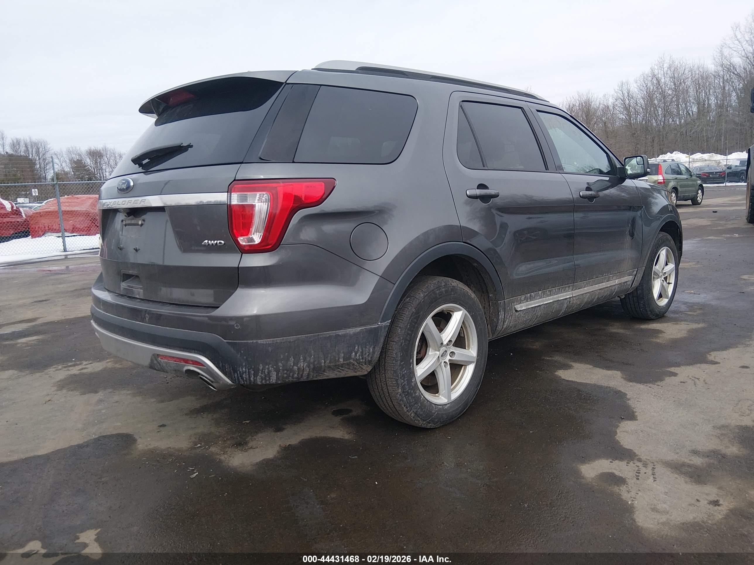 FORD EXPLORER image 4
