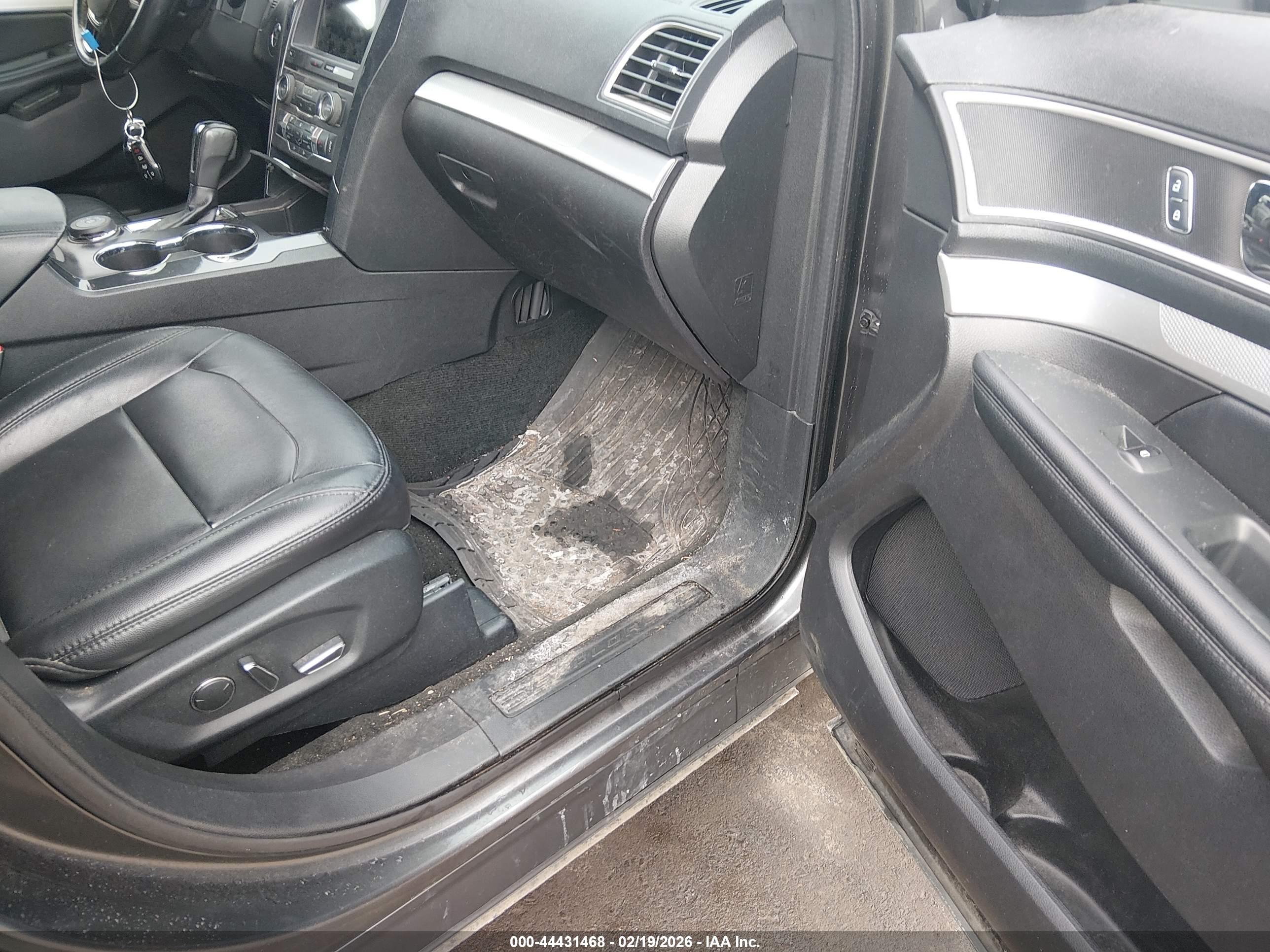 FORD EXPLORER image 5
