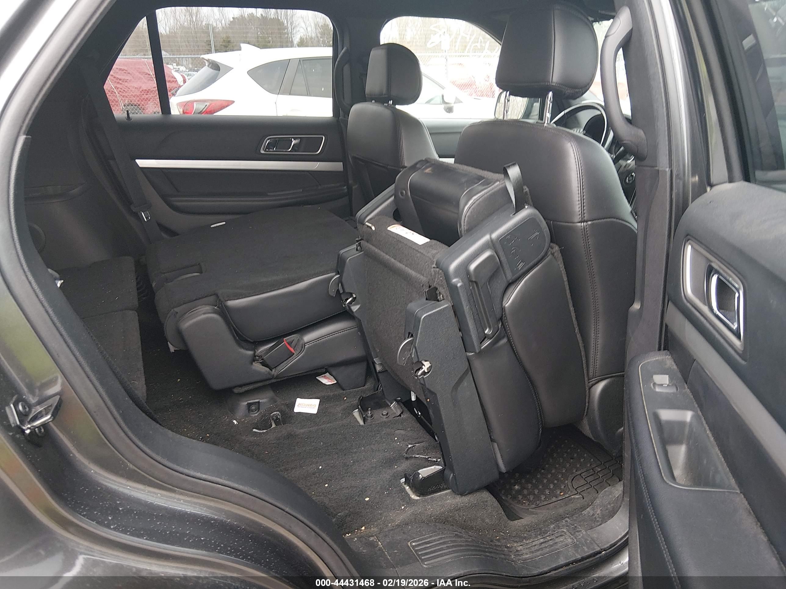 FORD EXPLORER image 8