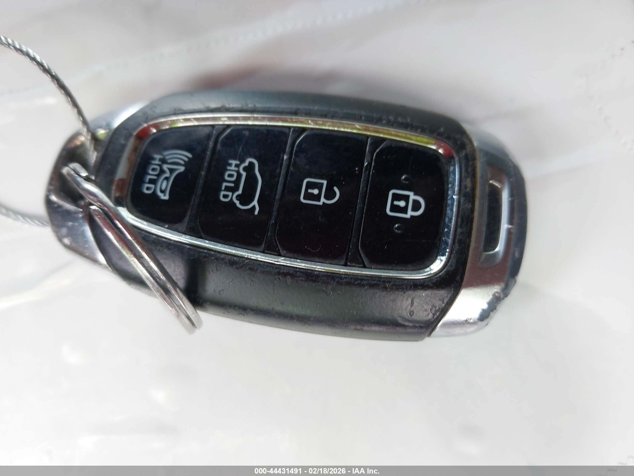HYUNDAI ELANTRA image 11