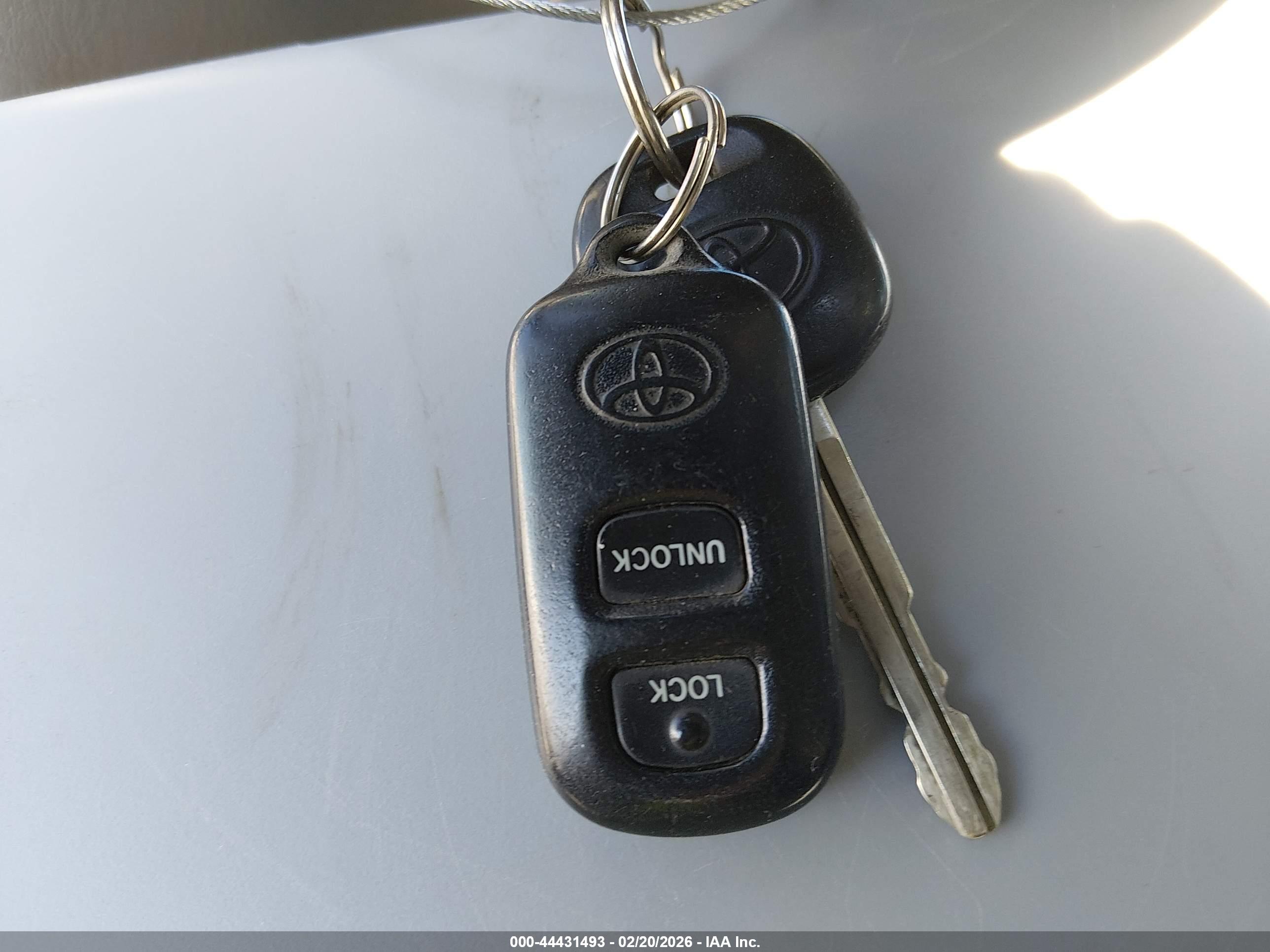 TOYOTA PRIUS image 11