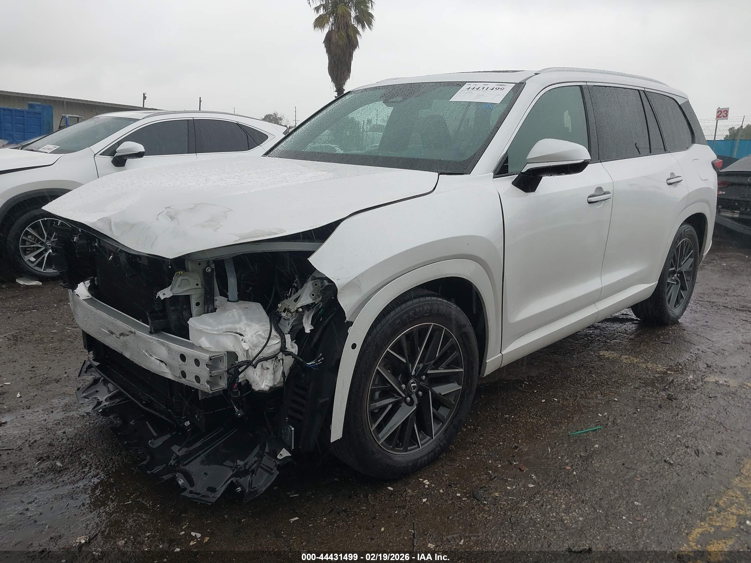 LEXUS TX image 2