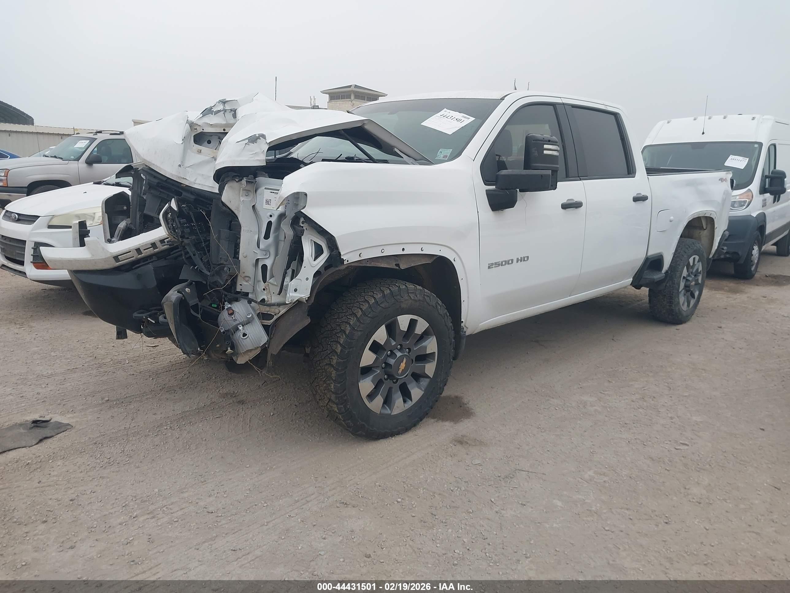CHEVROLET SILVERADO image 2