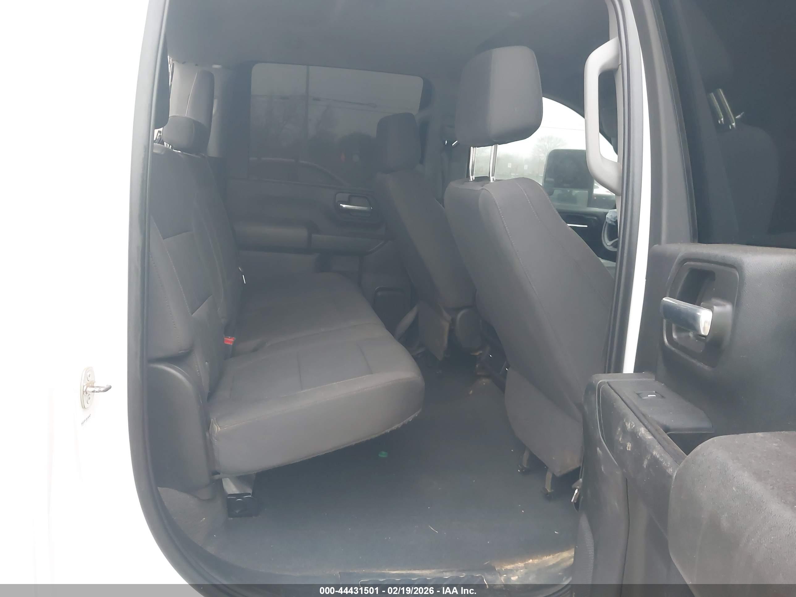 CHEVROLET SILVERADO image 7