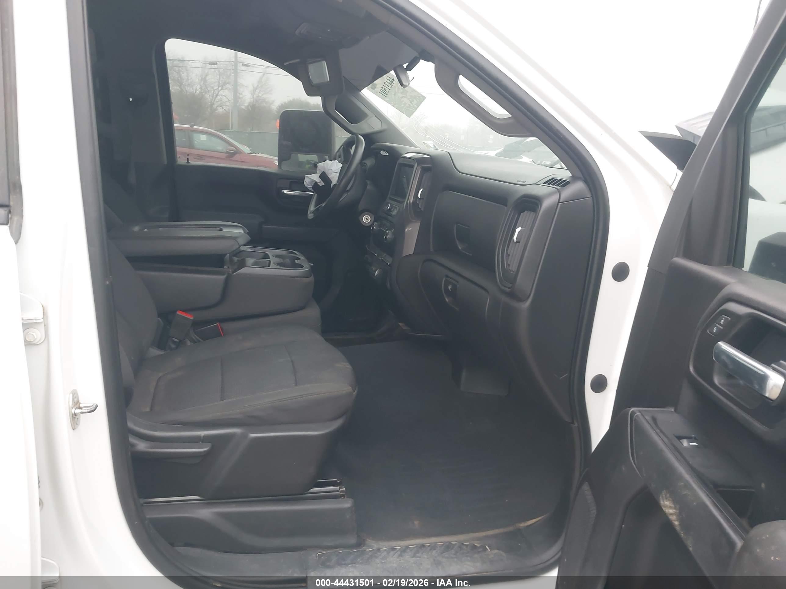 CHEVROLET SILVERADO image 8