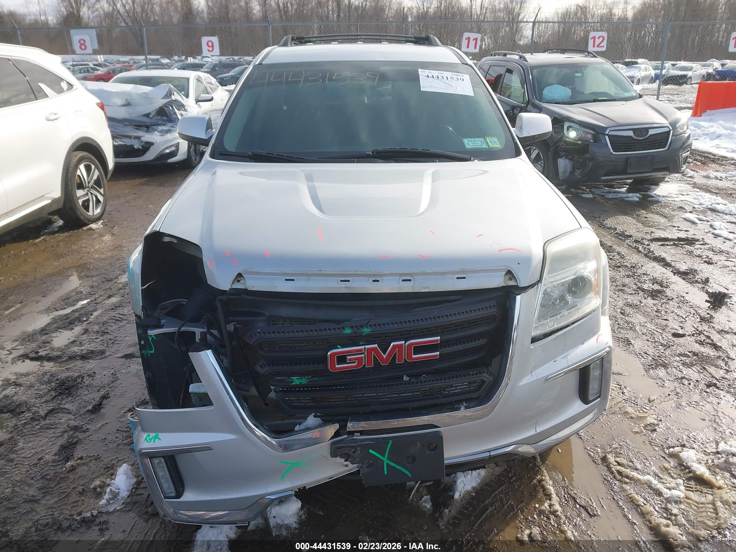 GMC TERRAIN image 6