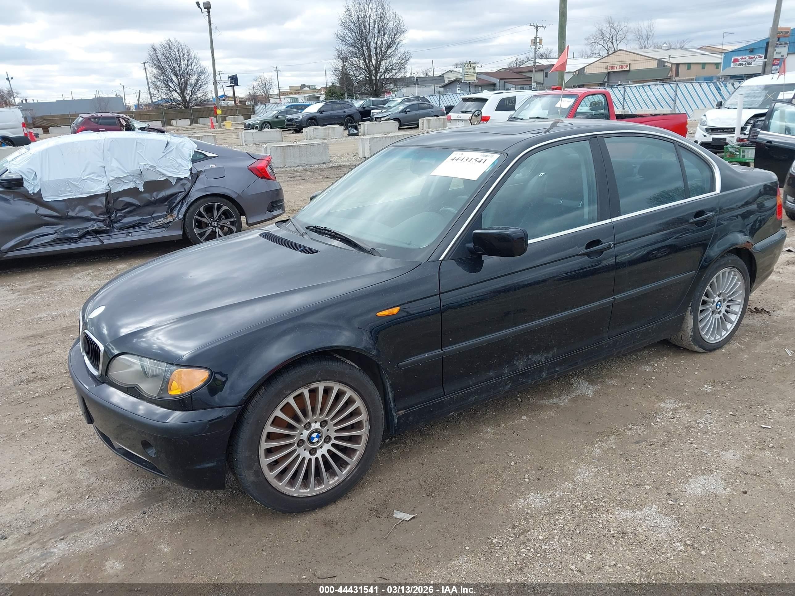 BMW 330XI image 2
