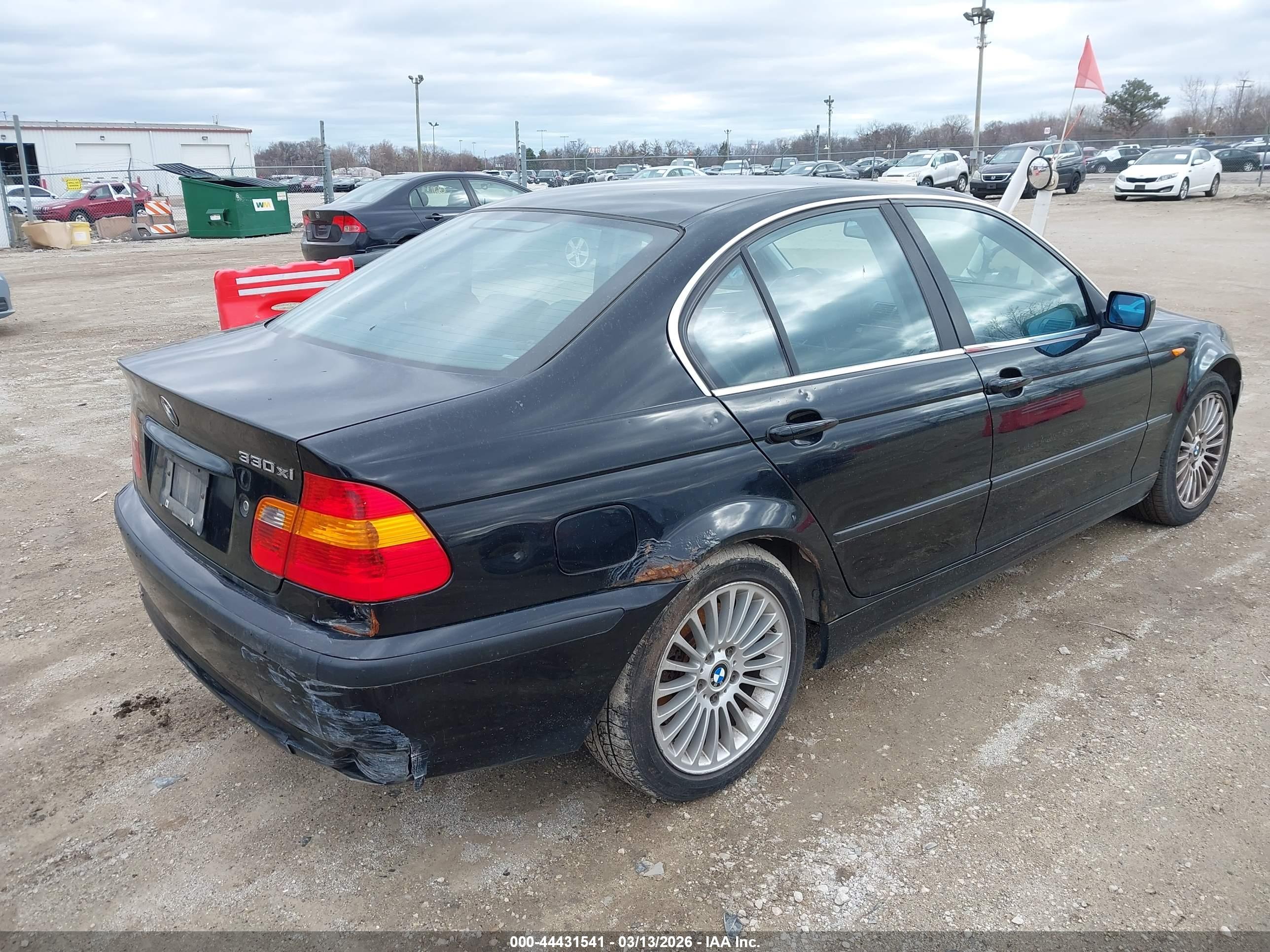 BMW 330XI image 4