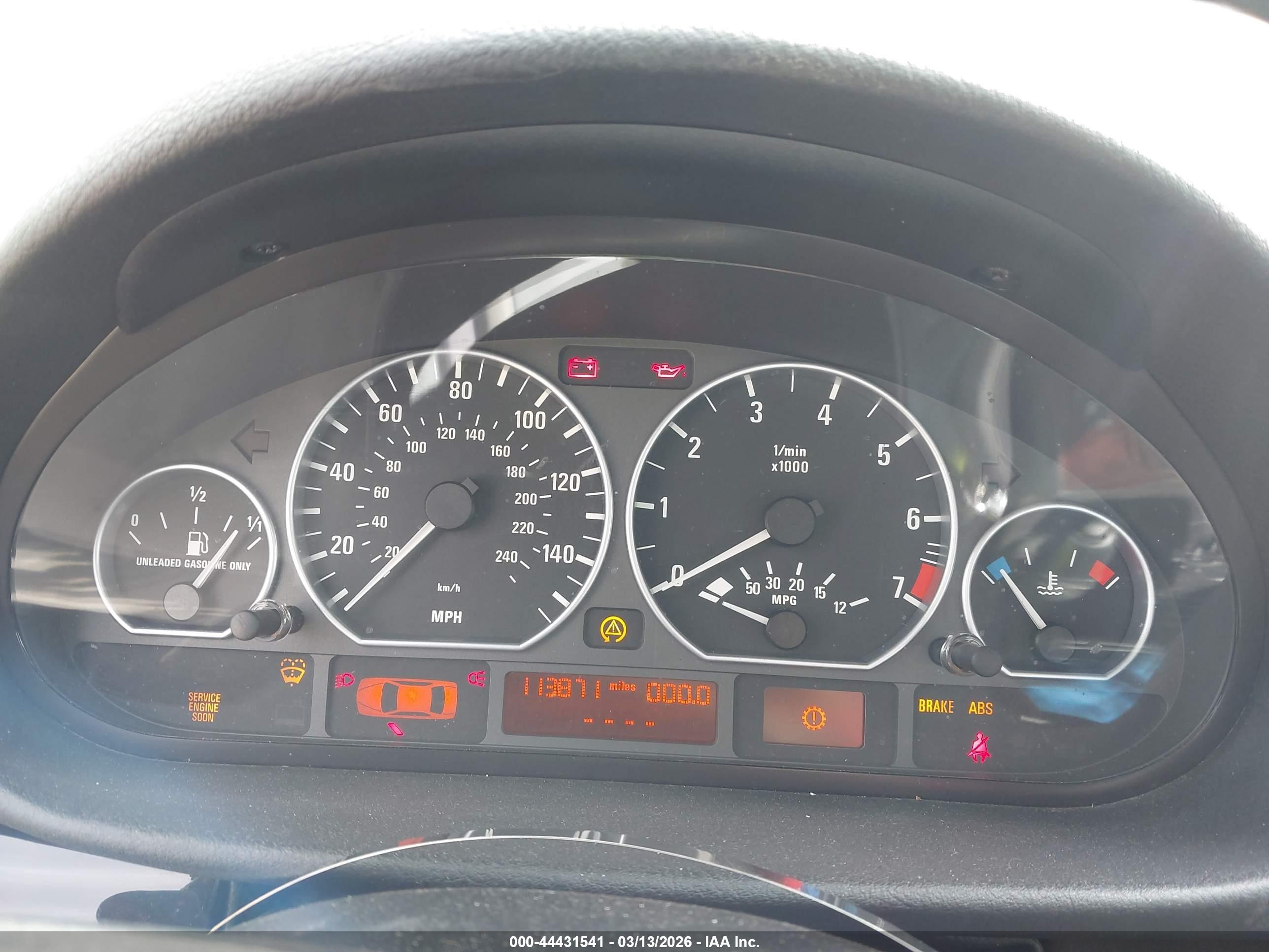 BMW 330XI image 7