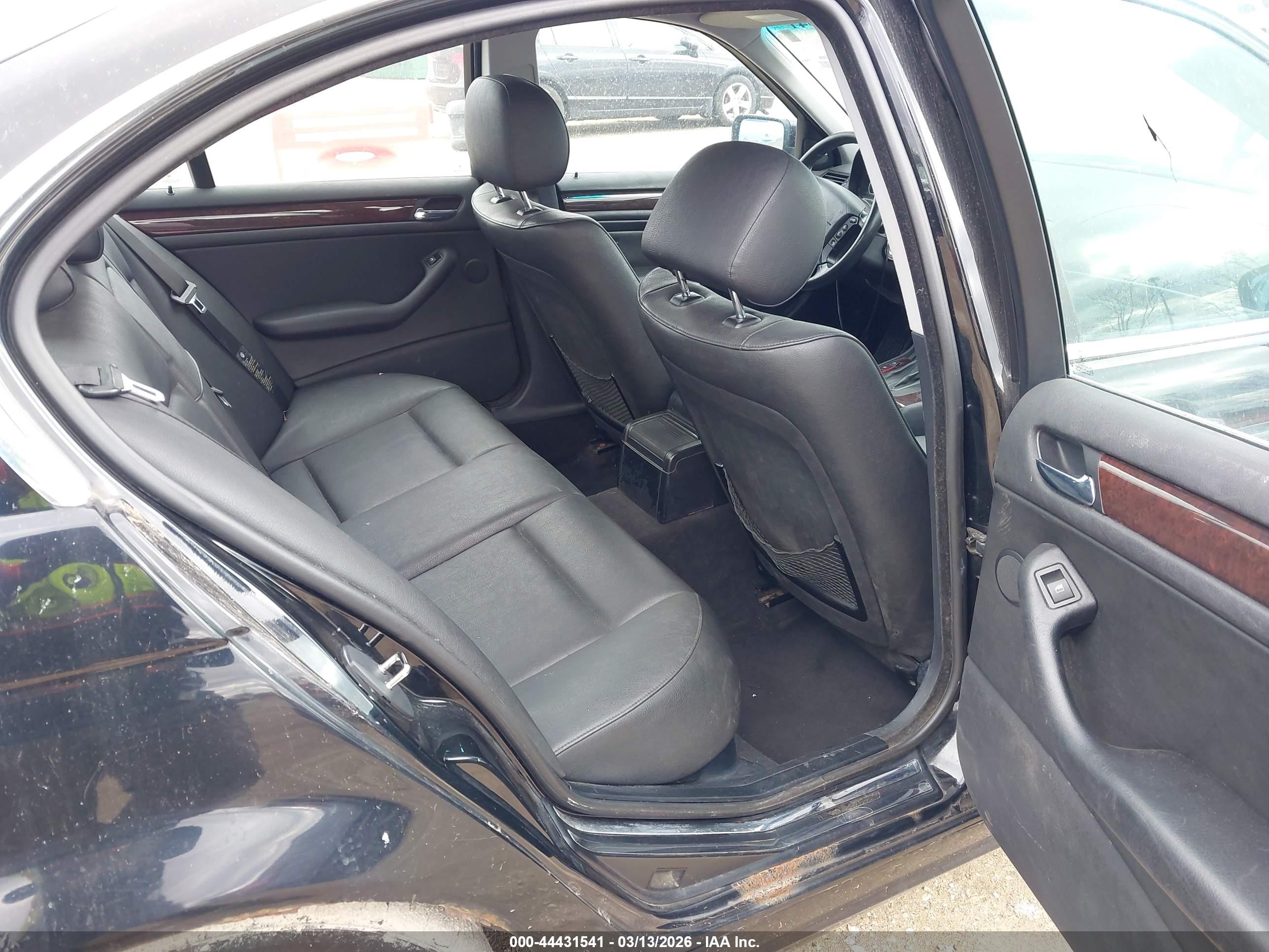BMW 330XI image 8