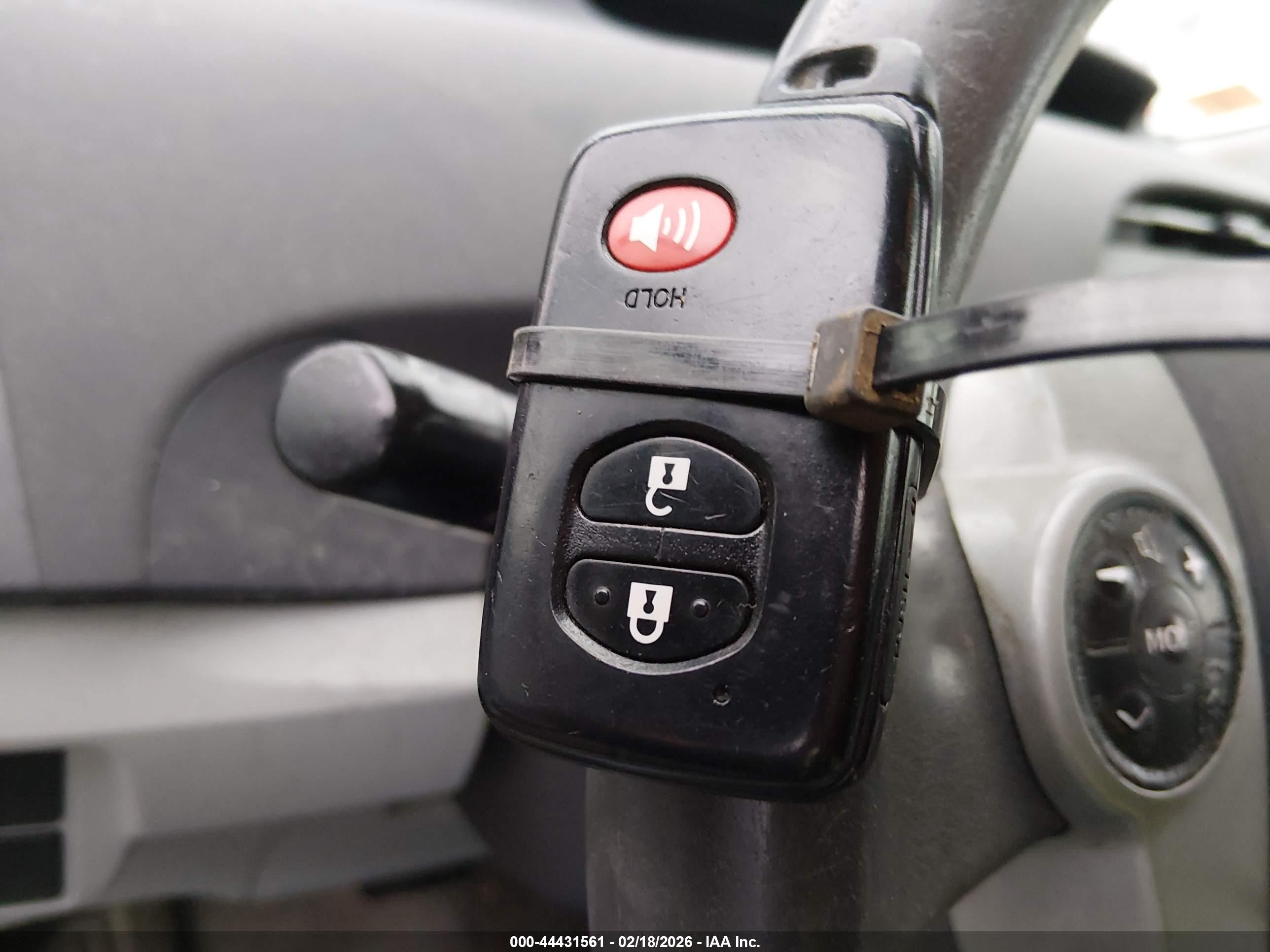 TOYOTA PRIUS image 11