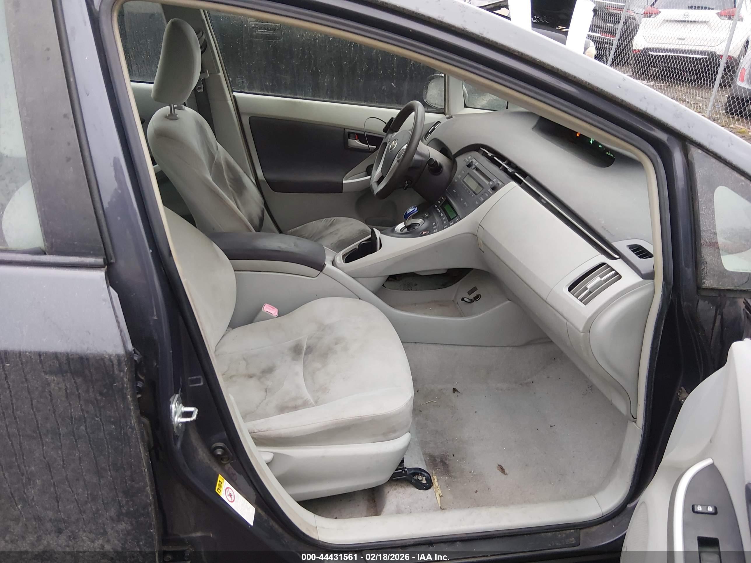 TOYOTA PRIUS image 5