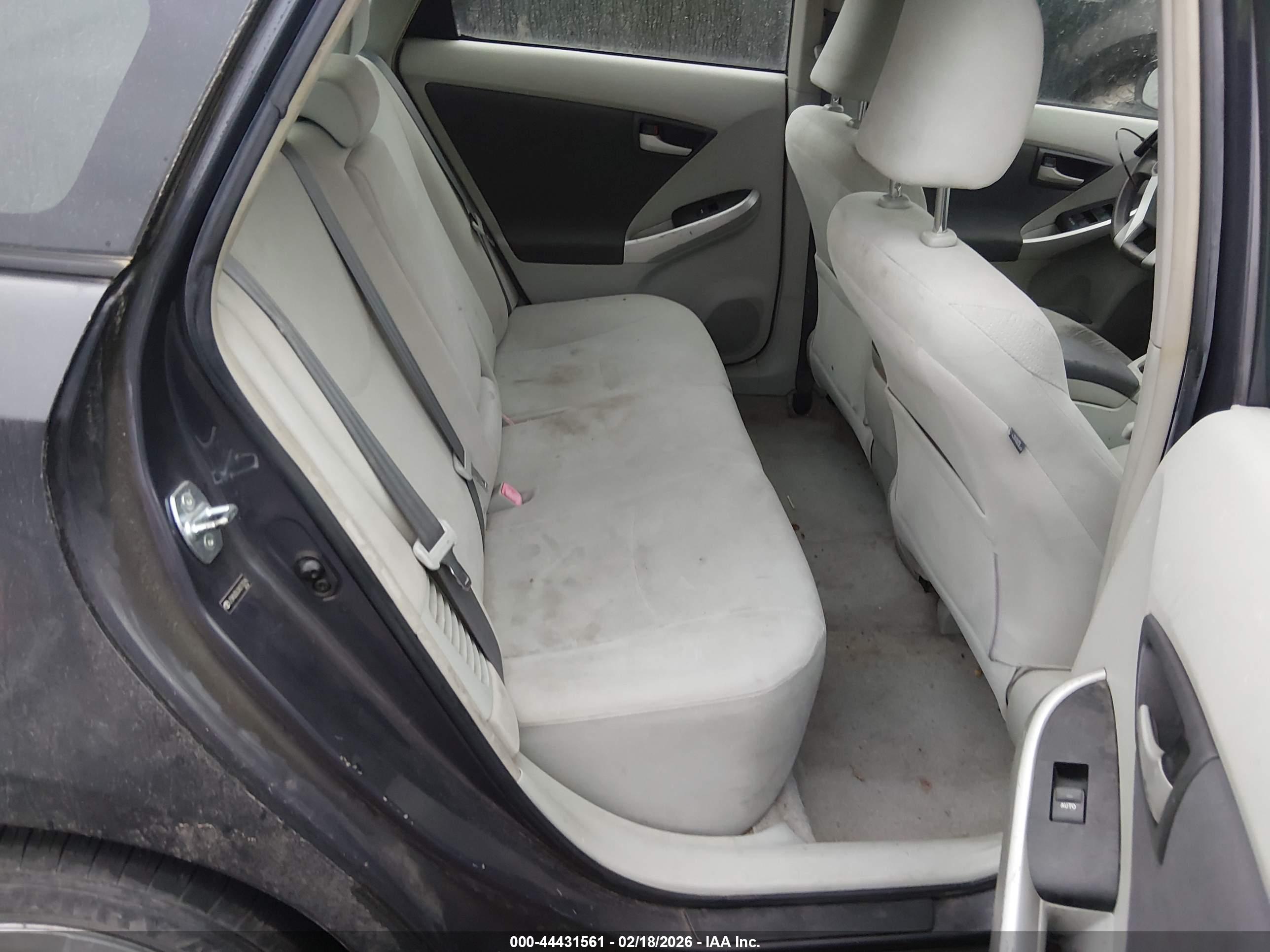 TOYOTA PRIUS image 8
