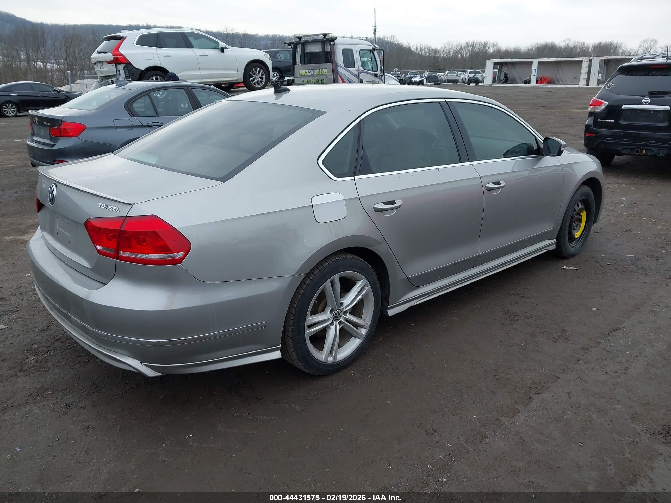 VOLKSWAGEN PASSAT image 4