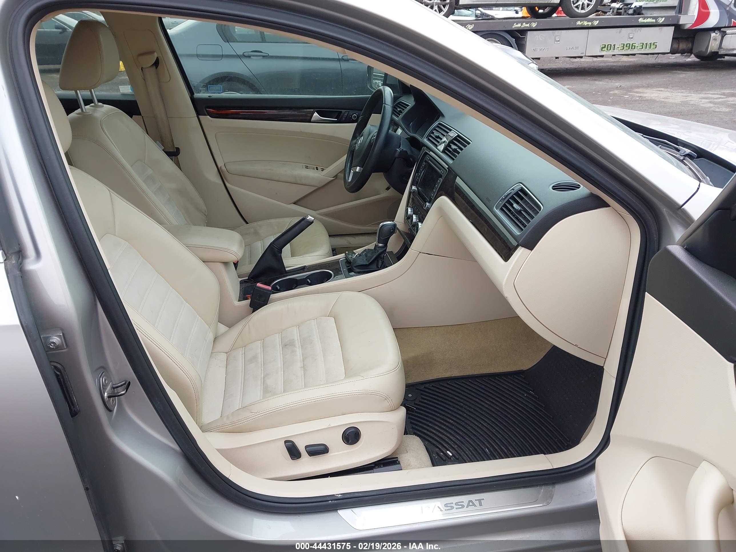 VOLKSWAGEN PASSAT image 5