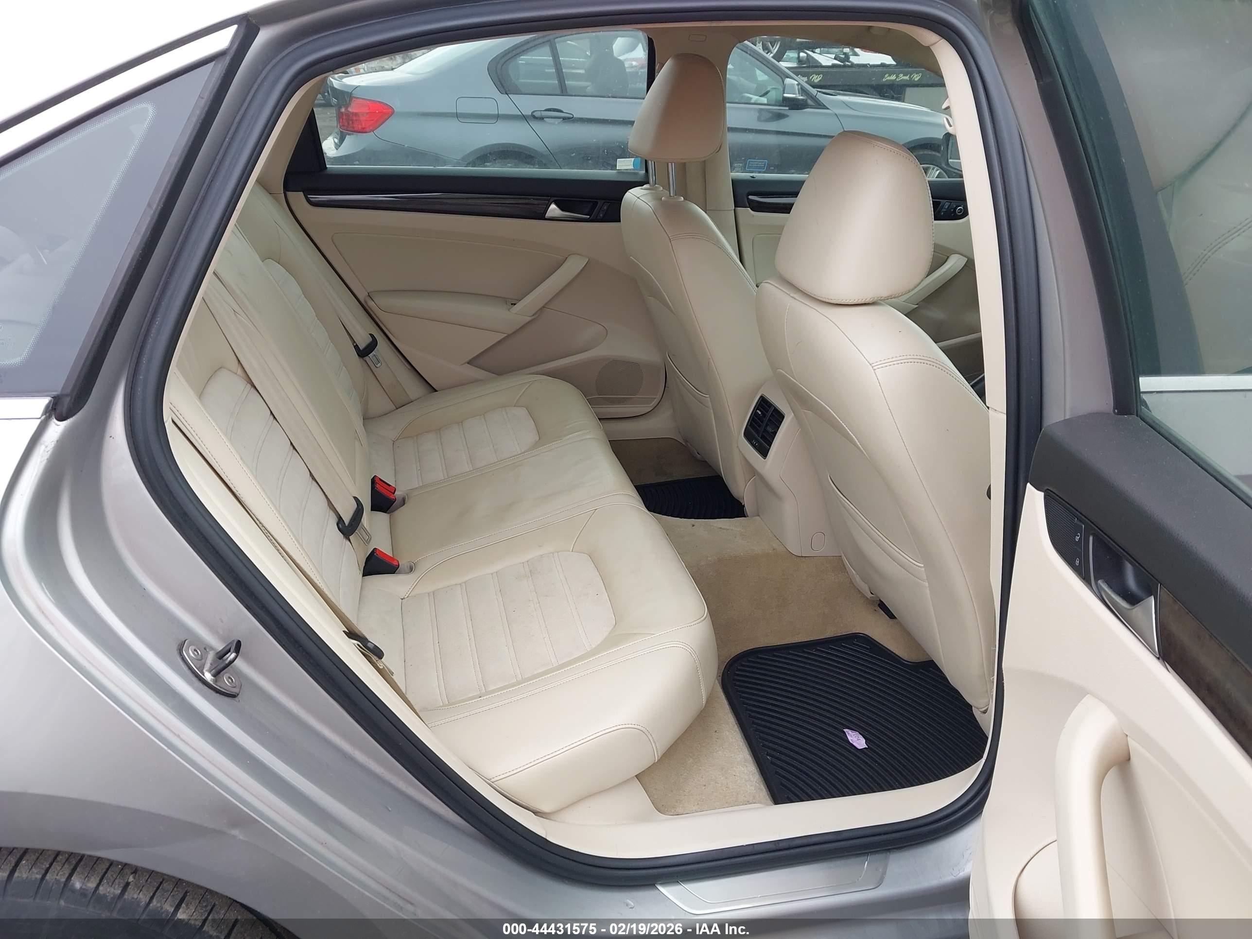 VOLKSWAGEN PASSAT image 8