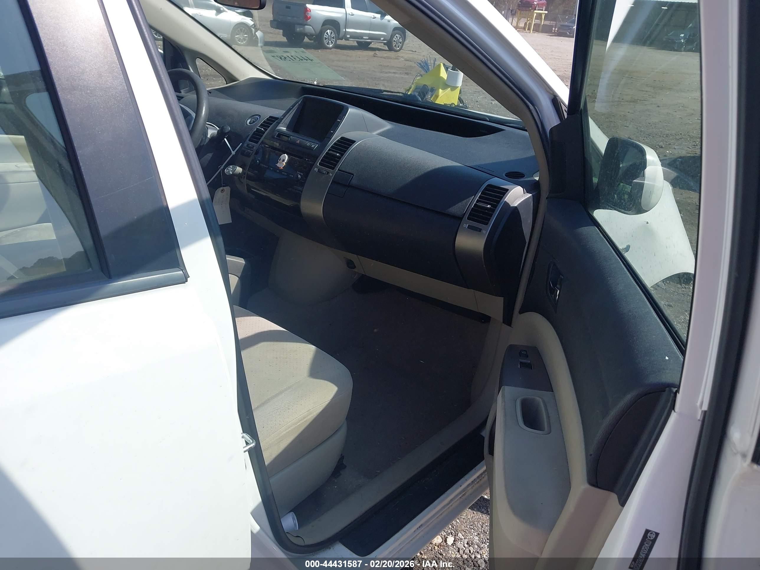 TOYOTA PRIUS image 5