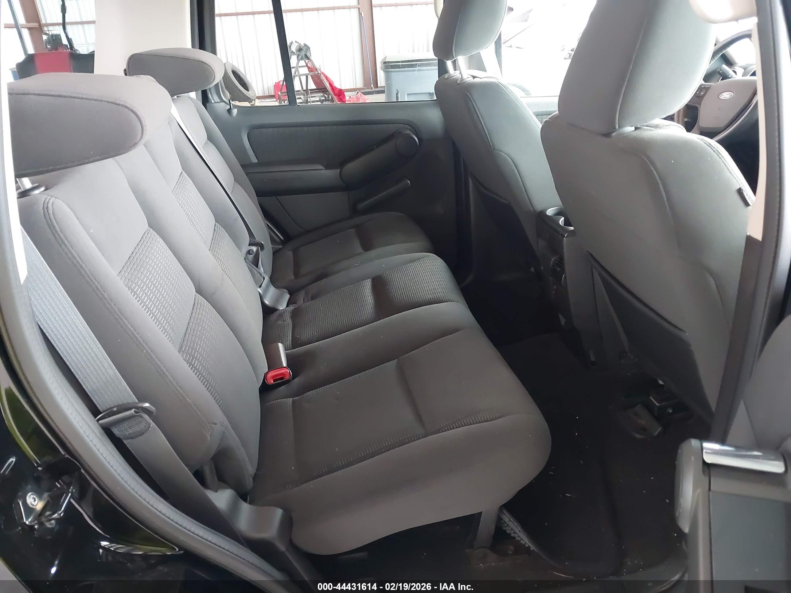 FORD EXPLORER image 8