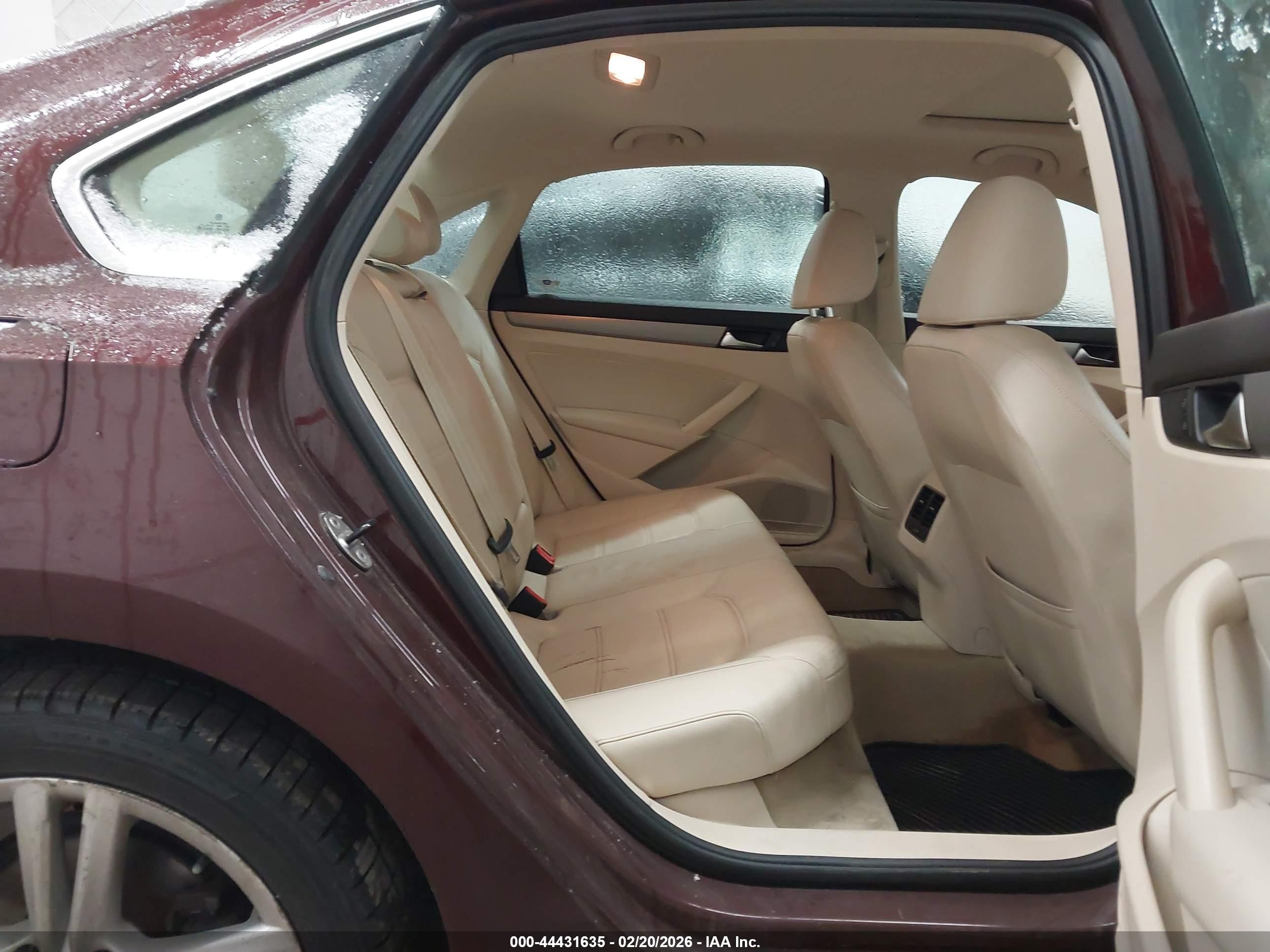 VOLKSWAGEN PASSAT image 8