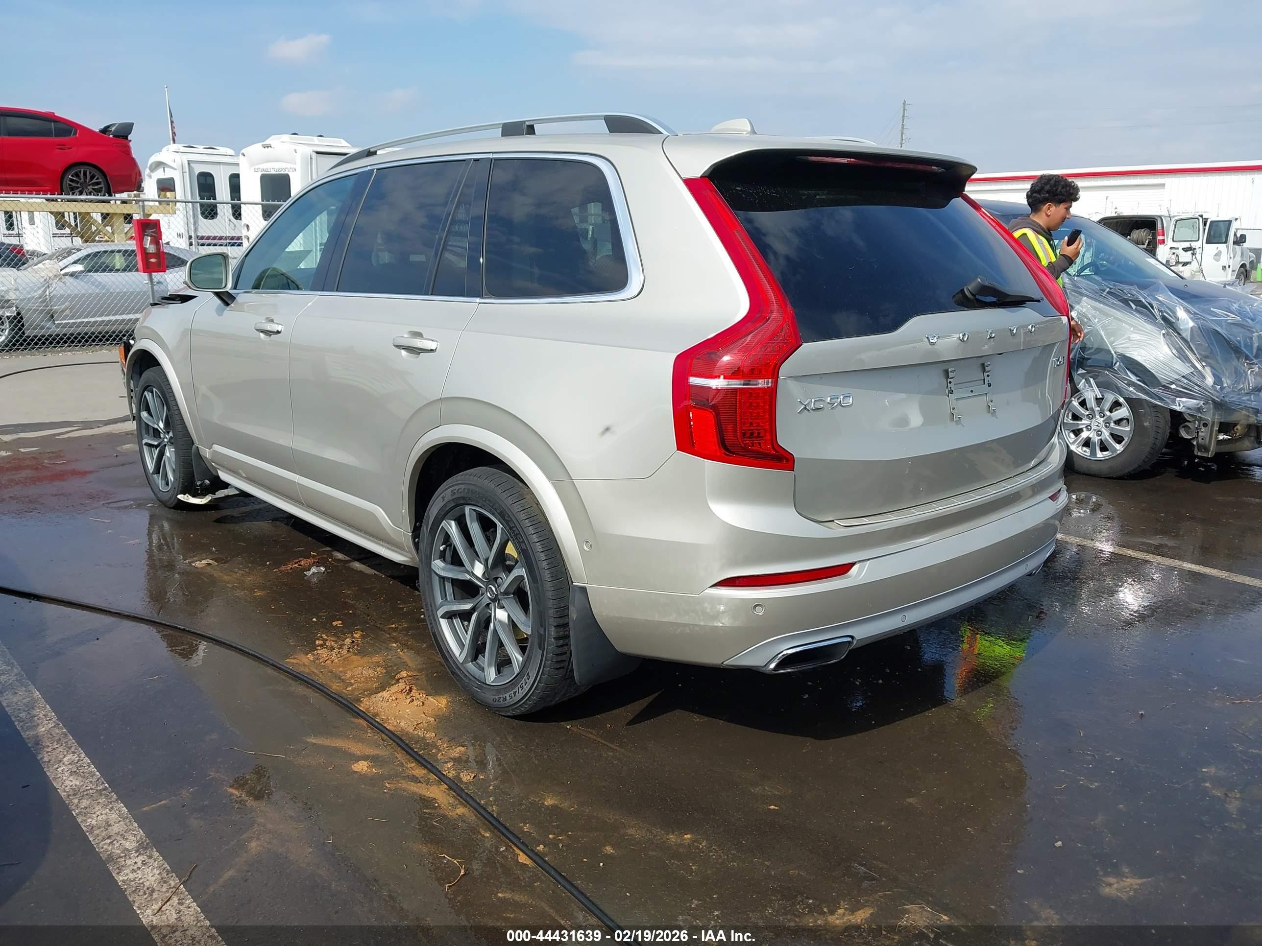 VOLVO XC90 image 3