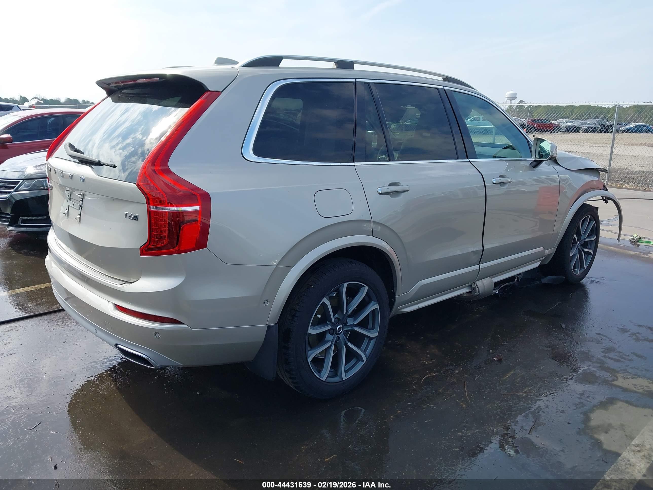 VOLVO XC90 image 4