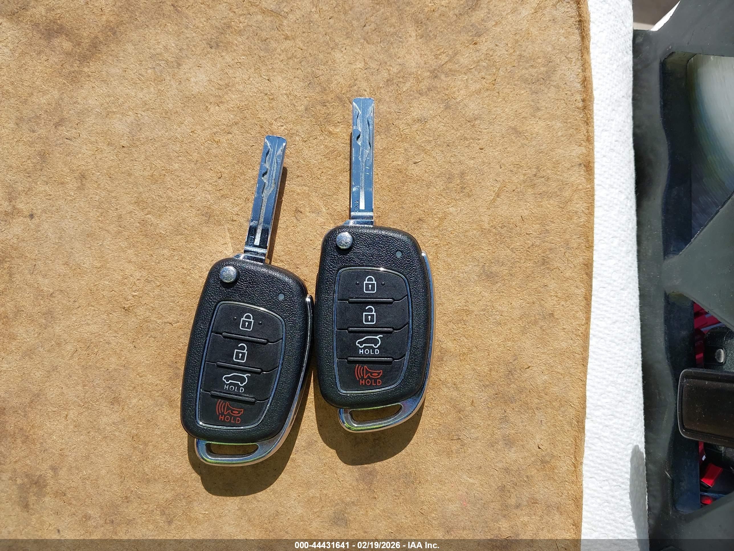 HYUNDAI TUCSON image 11